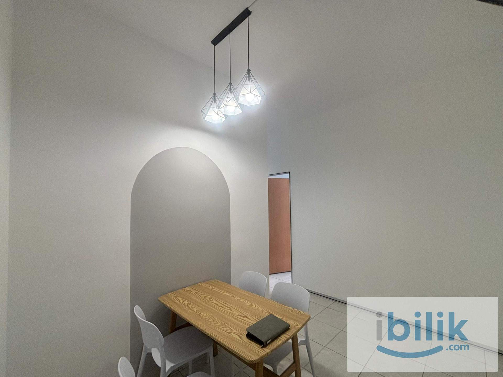 Middle room for rent - Image 2