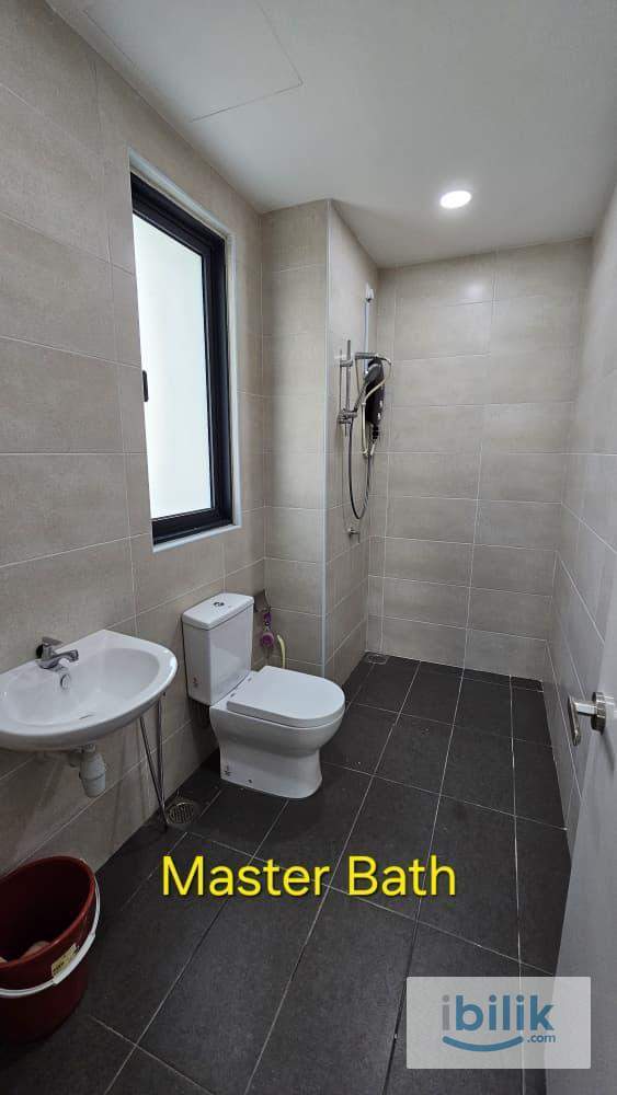 Alstonia Residence FEMALE MASTER ROOM - Image 4