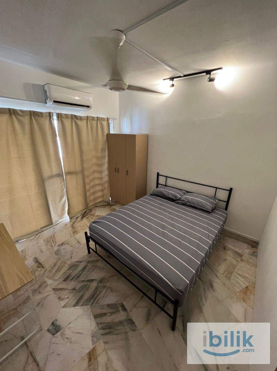MEDIUM ROOM WITH ATTACHED BATHROOM - Image 1