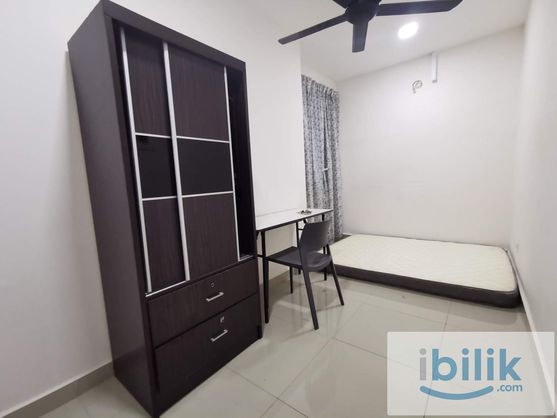 MEDIUM ROOM - Image 1