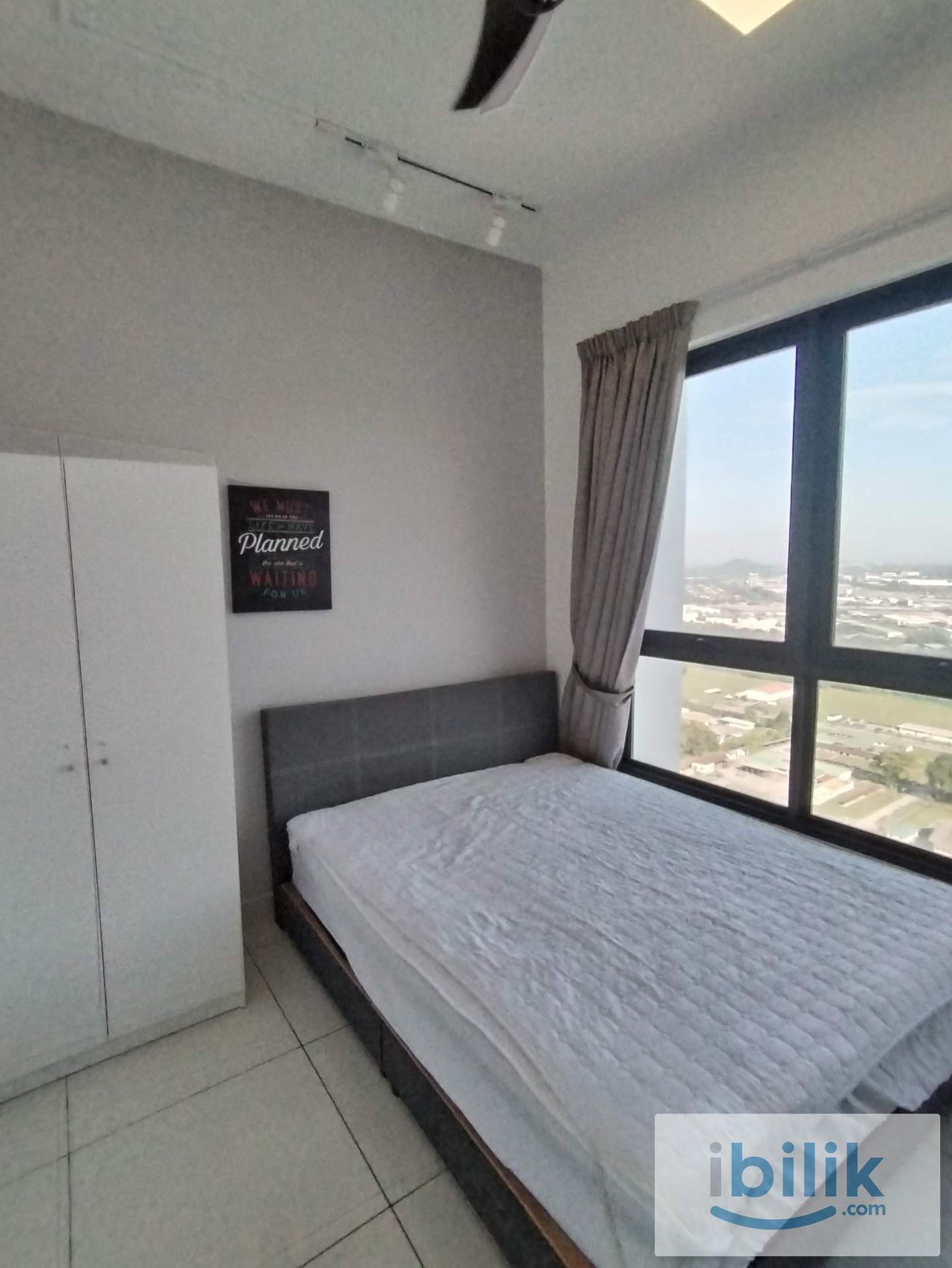 Middle Room at D'Sara Sentral - Serviced Apartment, Shah Alam (With Aircond) - Image 2