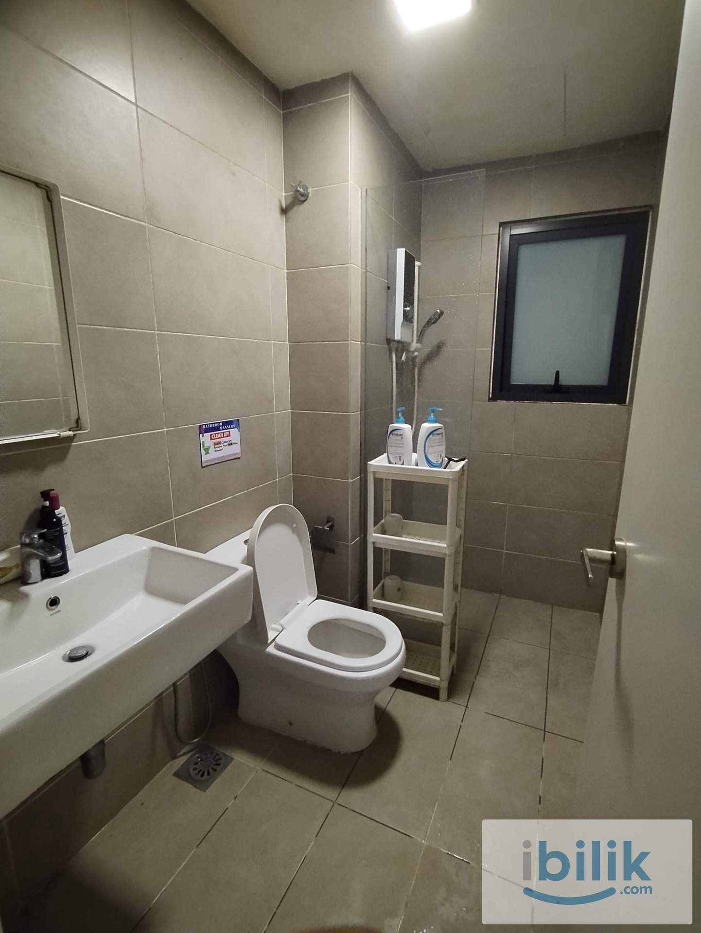 Middle Room at D'Sara Sentral - Serviced Apartment, Shah Alam (With Aircond) - Image 3