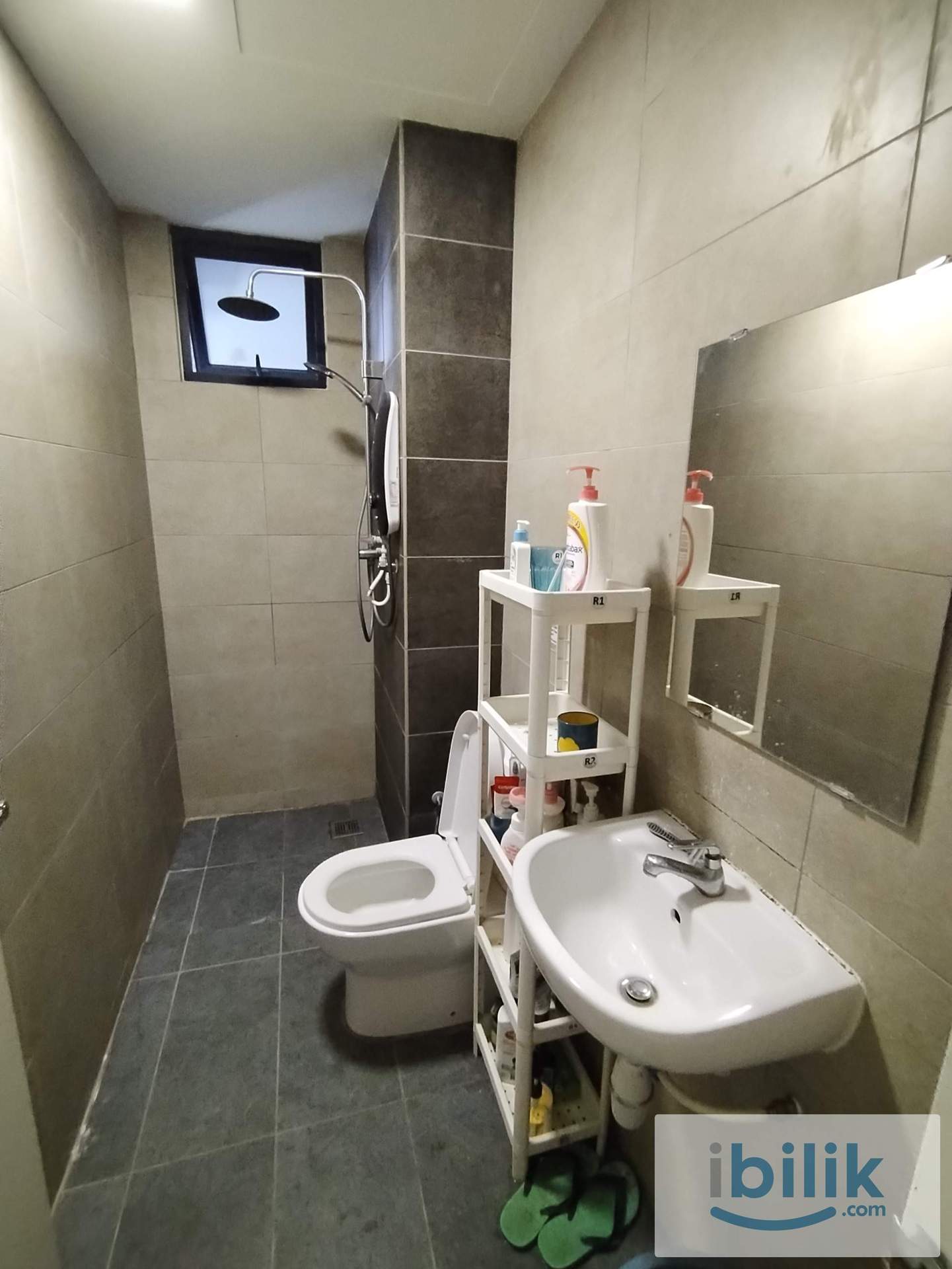 Middle Room (No Aircond) at AraTre' Residences, Ara Damansara (Original Room With Window) near LRT - Image 4