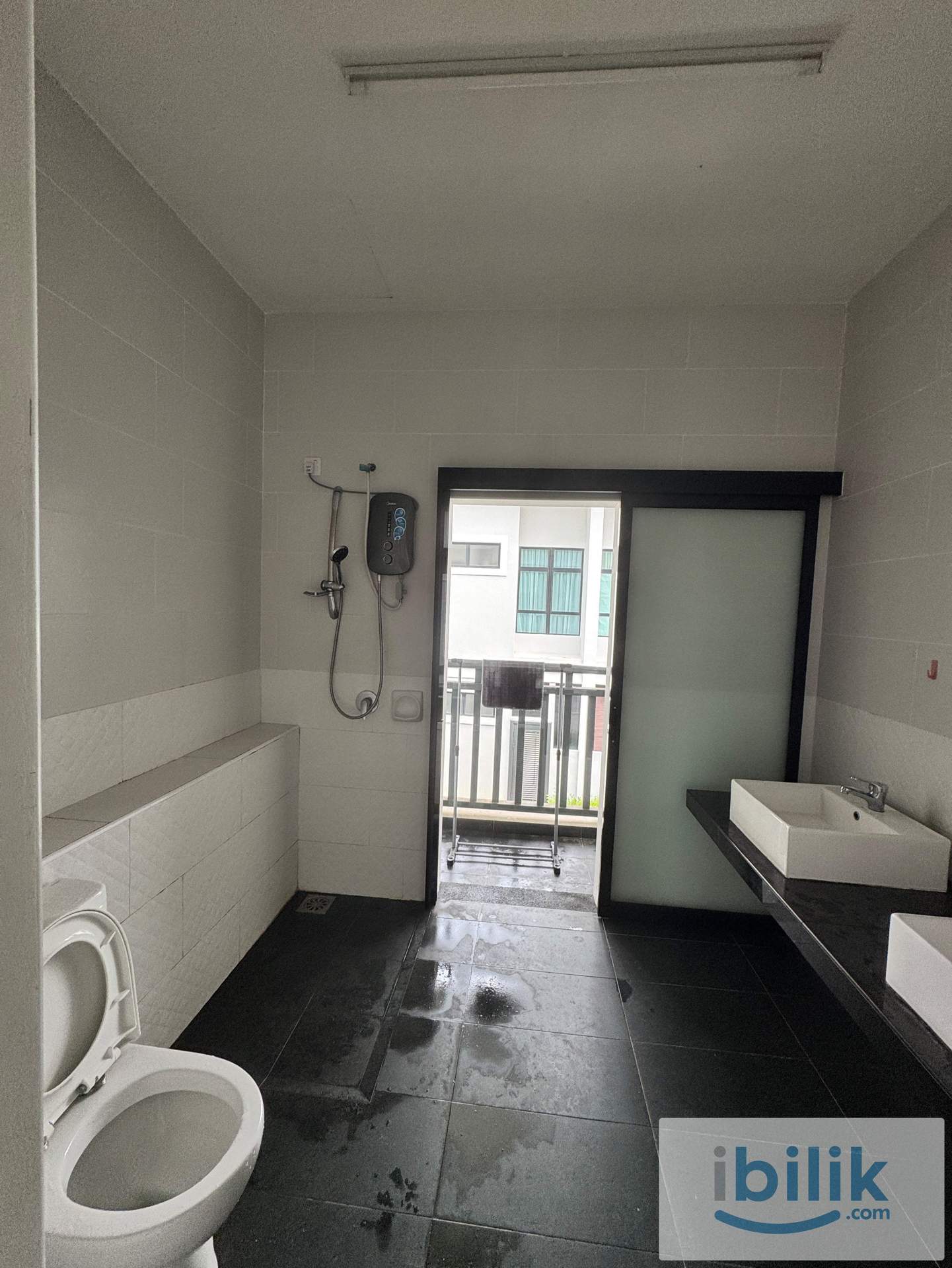 Master Room at Kota Masai, Pasir Gudang - Image 4