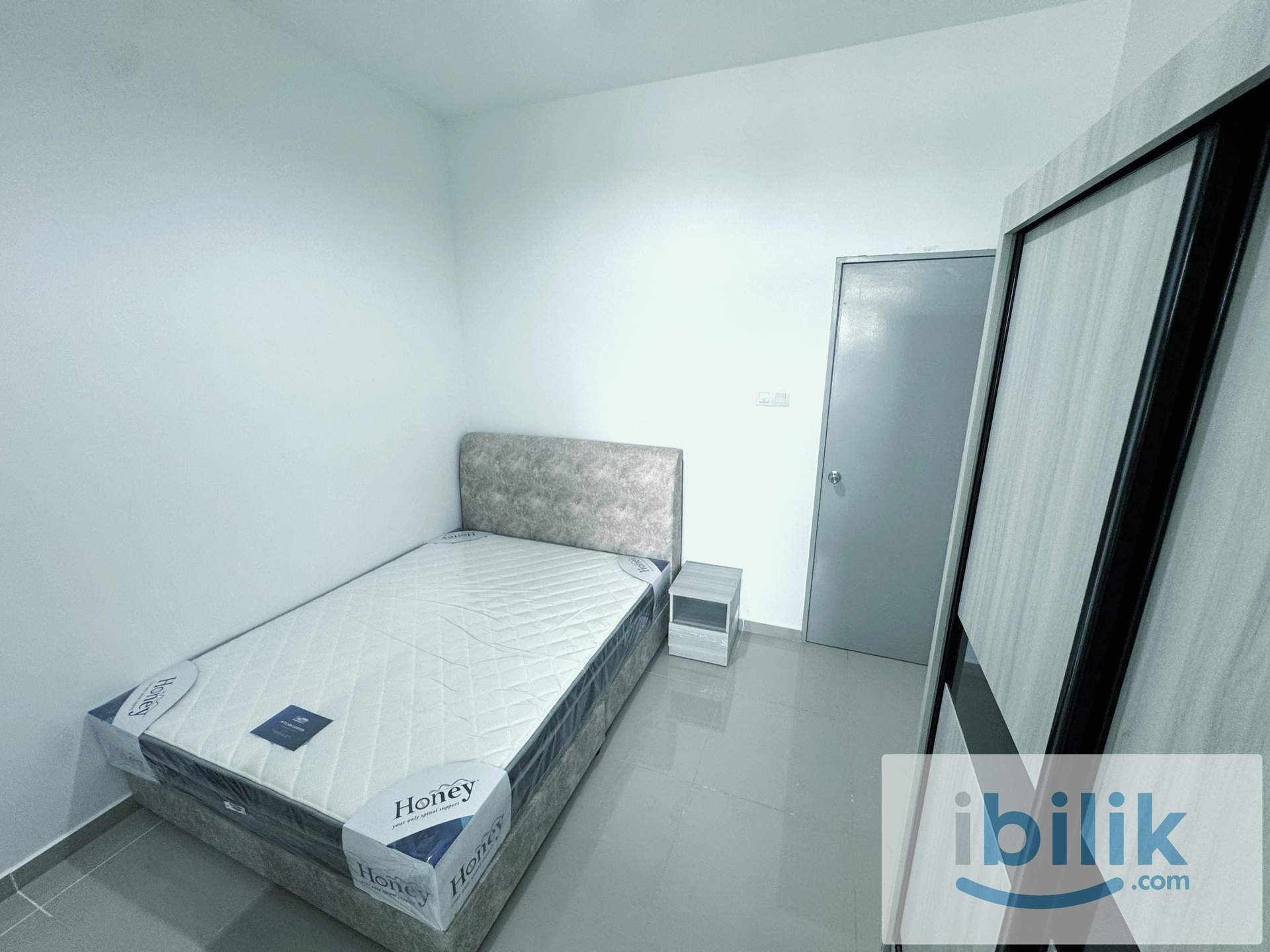 Junior Bedroom  - Image 1