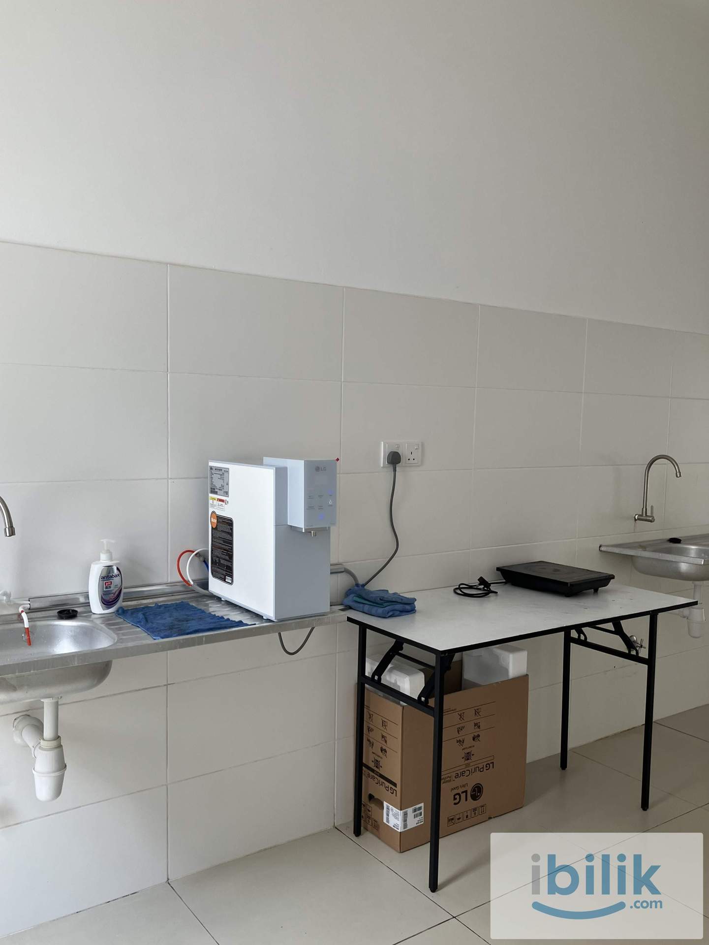 Middle room for rent. Kindly WhatsApp me for more info. Thanks - Image 2