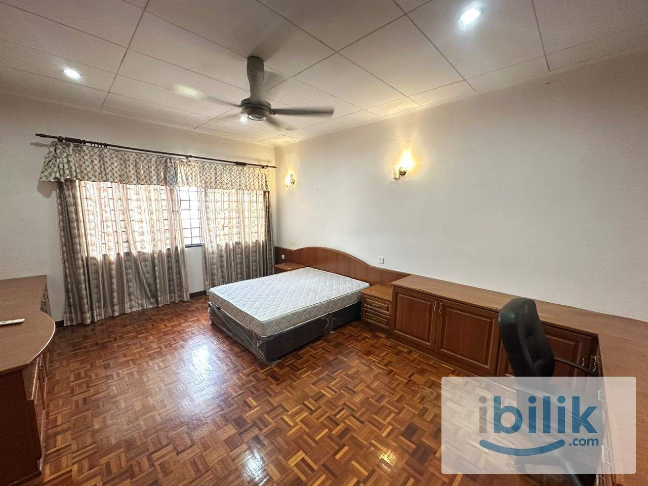 Private Bathroom / Premium Low Dense Unit / Walking to LRT BU11 / Centrepoint / Tropicana / Petaling Jaya - Image 1