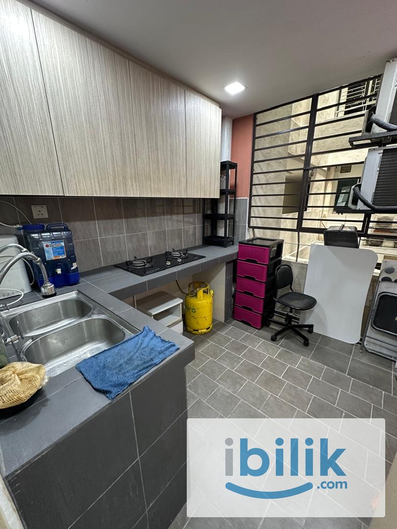 partition room with balcony nice view near to MRT station Kampung Batu - Image 1