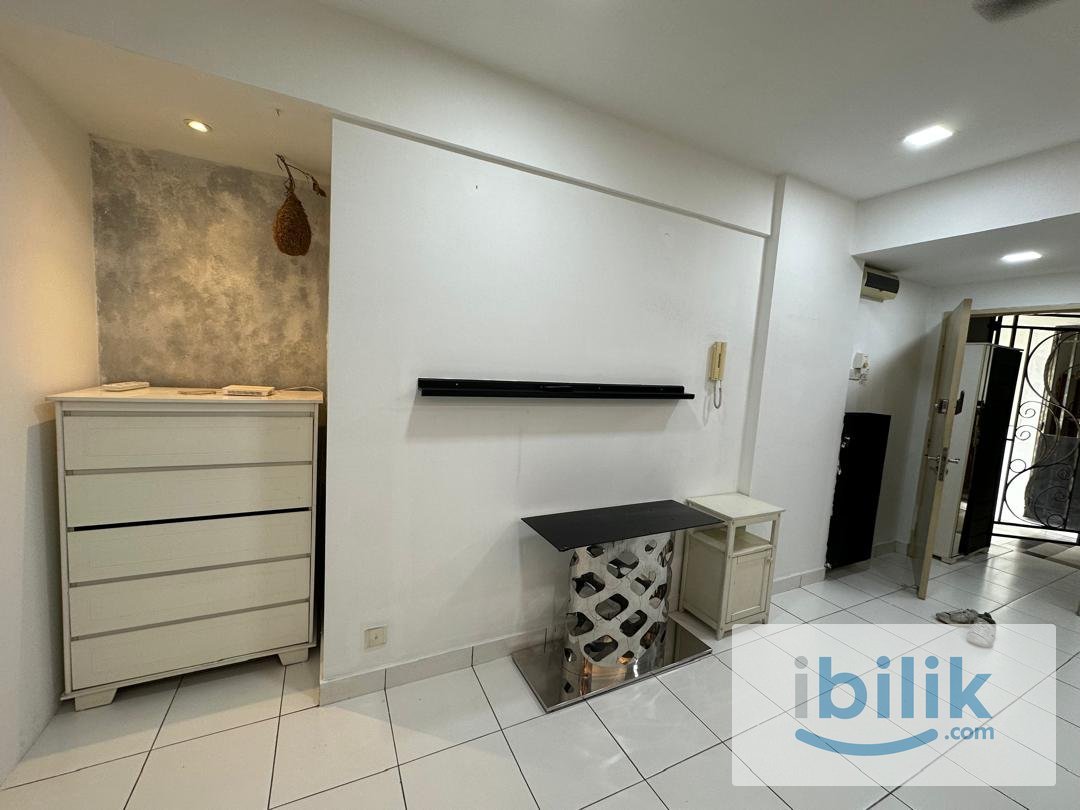 Master bedroom attached toilet for rent near MRT Kampung Batu  - Image 2