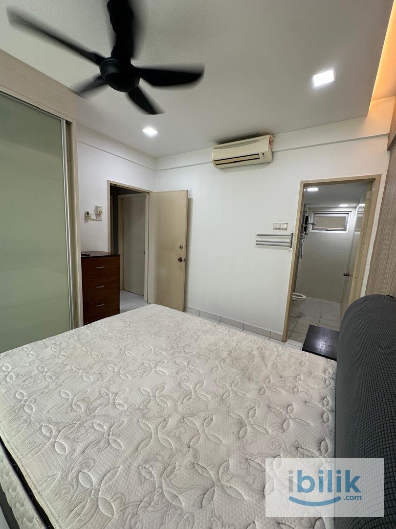 Master bedroom attached toilet for rent near MRT Kampung Batu  - Image 3