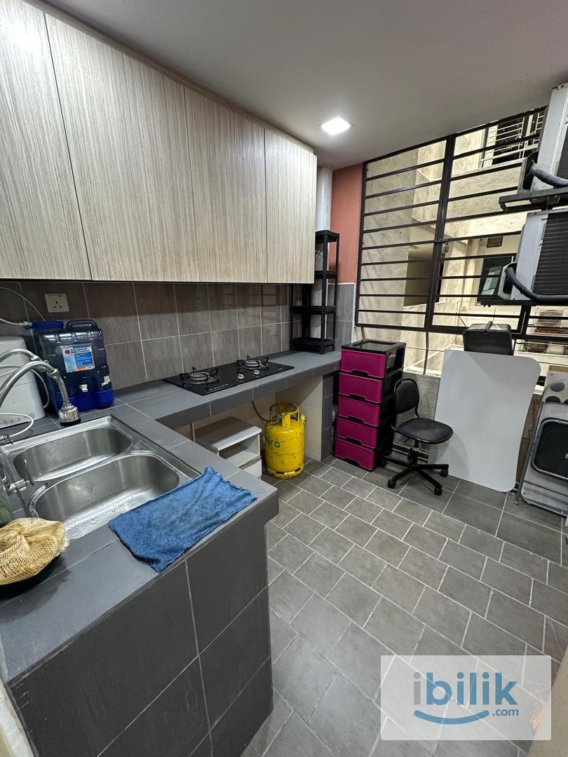 Master bedroom attached toilet for rent near MRT Kampung Batu  - Image 4