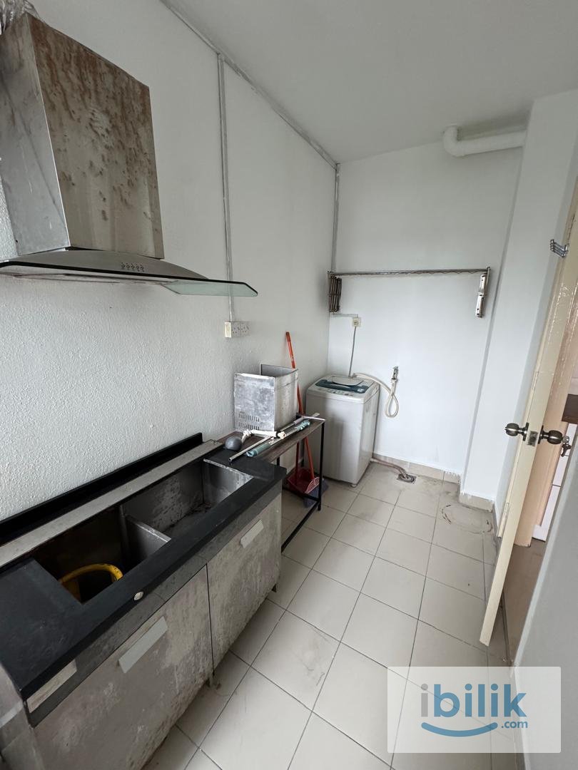Master bedroom c/w private toilet near MRT kampung Batu station - Image 2