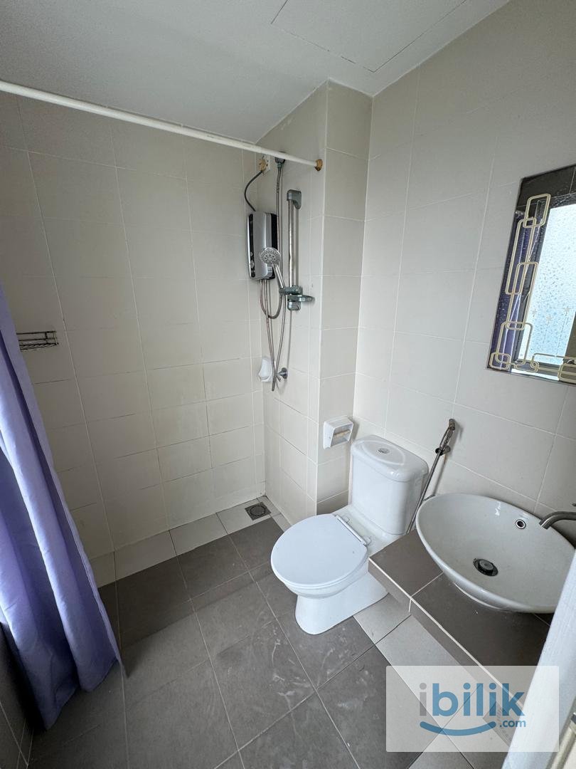 Master bedroom c/w private toilet near MRT kampung Batu station - Image 3