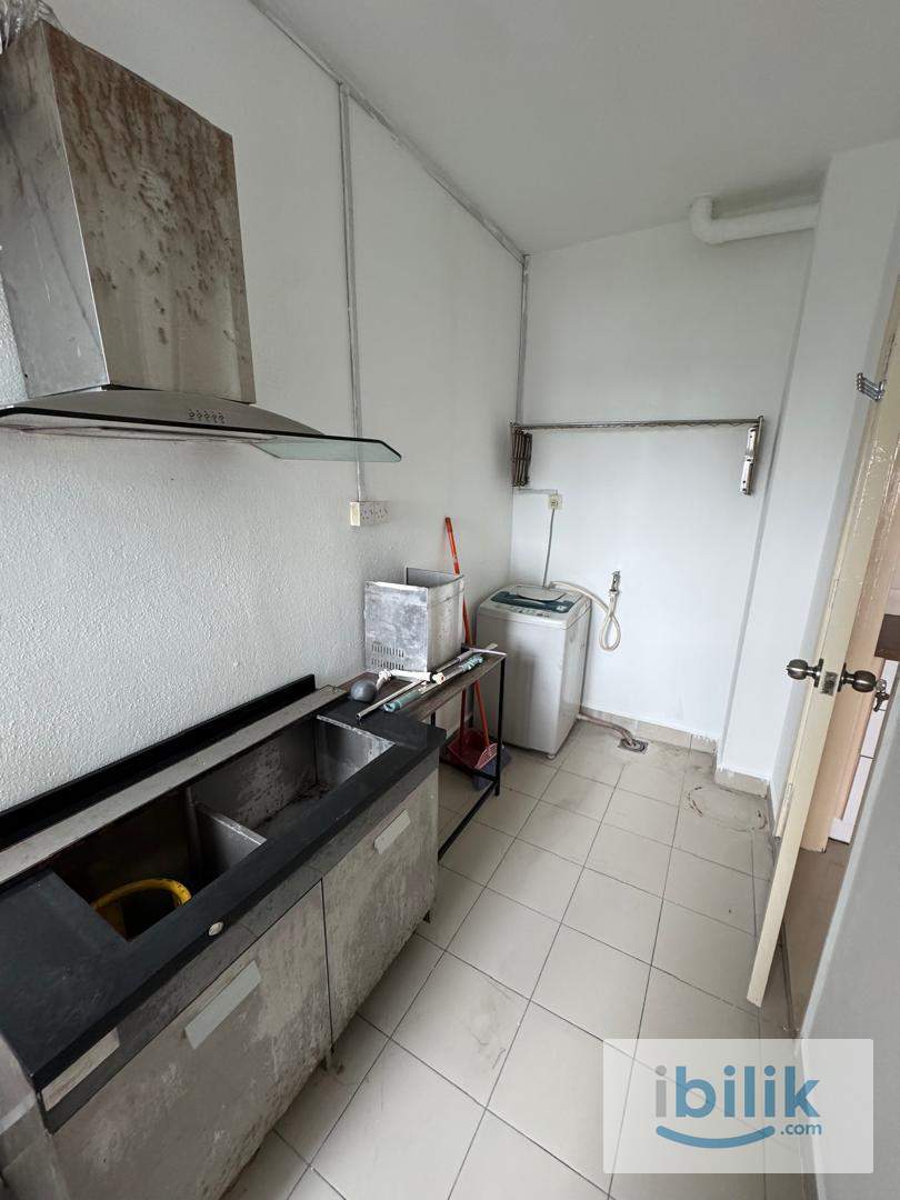 MASTER BEDROOM WITH PRIVATE TOILET NEAR MRT STATION KAMPUNG BATU FOR RENT - Image 2