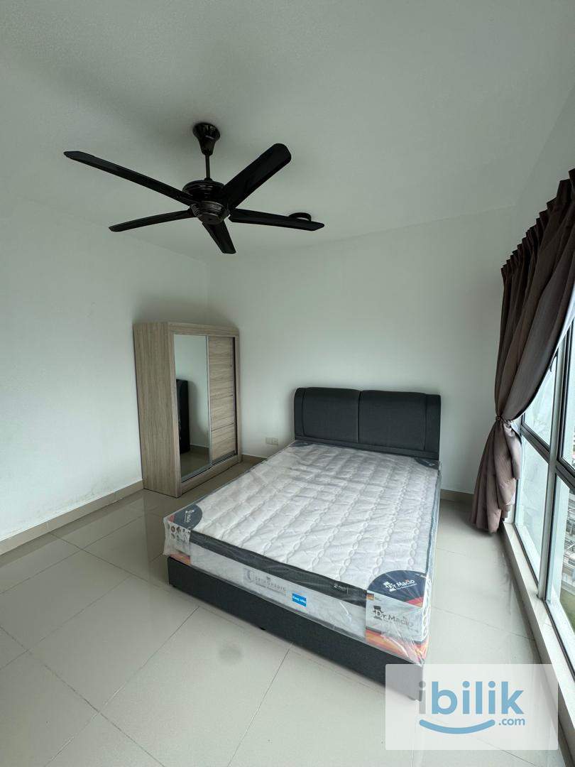 medium room near MRT Kampiung Batu for rent (walking distance) - Image 1