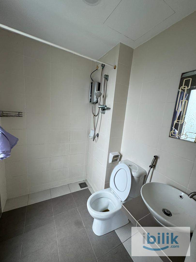 medium room near MRT Kampiung Batu for rent (walking distance) - Image 3