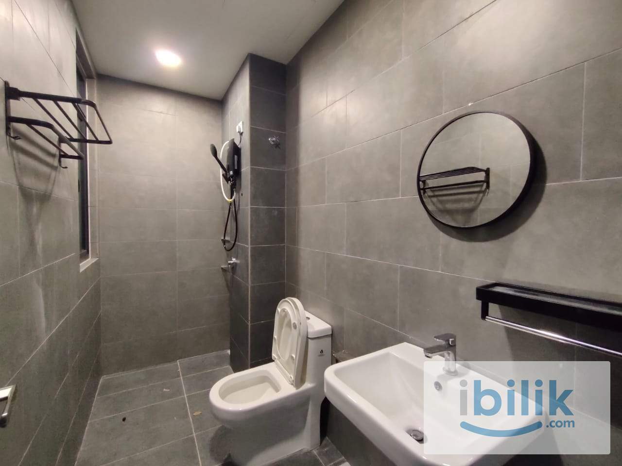 Neu Suite Condo Jalan Ampang Master Room For Rent - Image 4