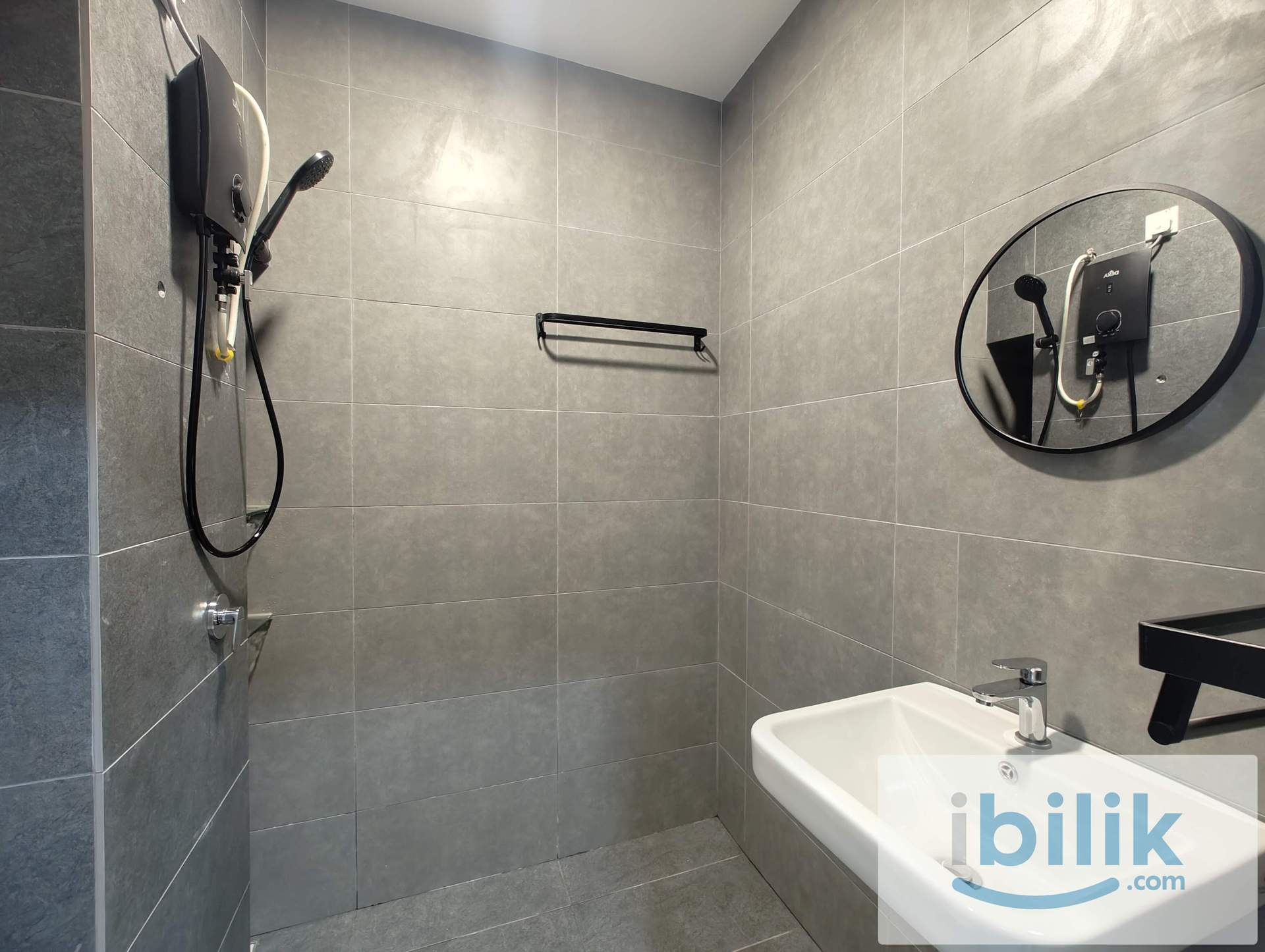 Neu Suite Condo Jalan Ampang Master Room For Rent - Image 2