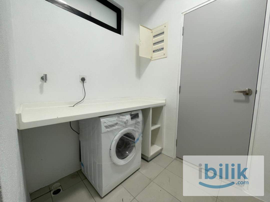 Middle room | Batu Kawan | Nearby Ikea, Design Village - Image 4