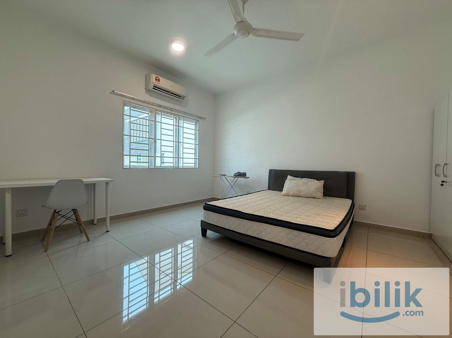 Landed house | Master room | fully furnished | attached bathroom | Batu Maung - Image 4