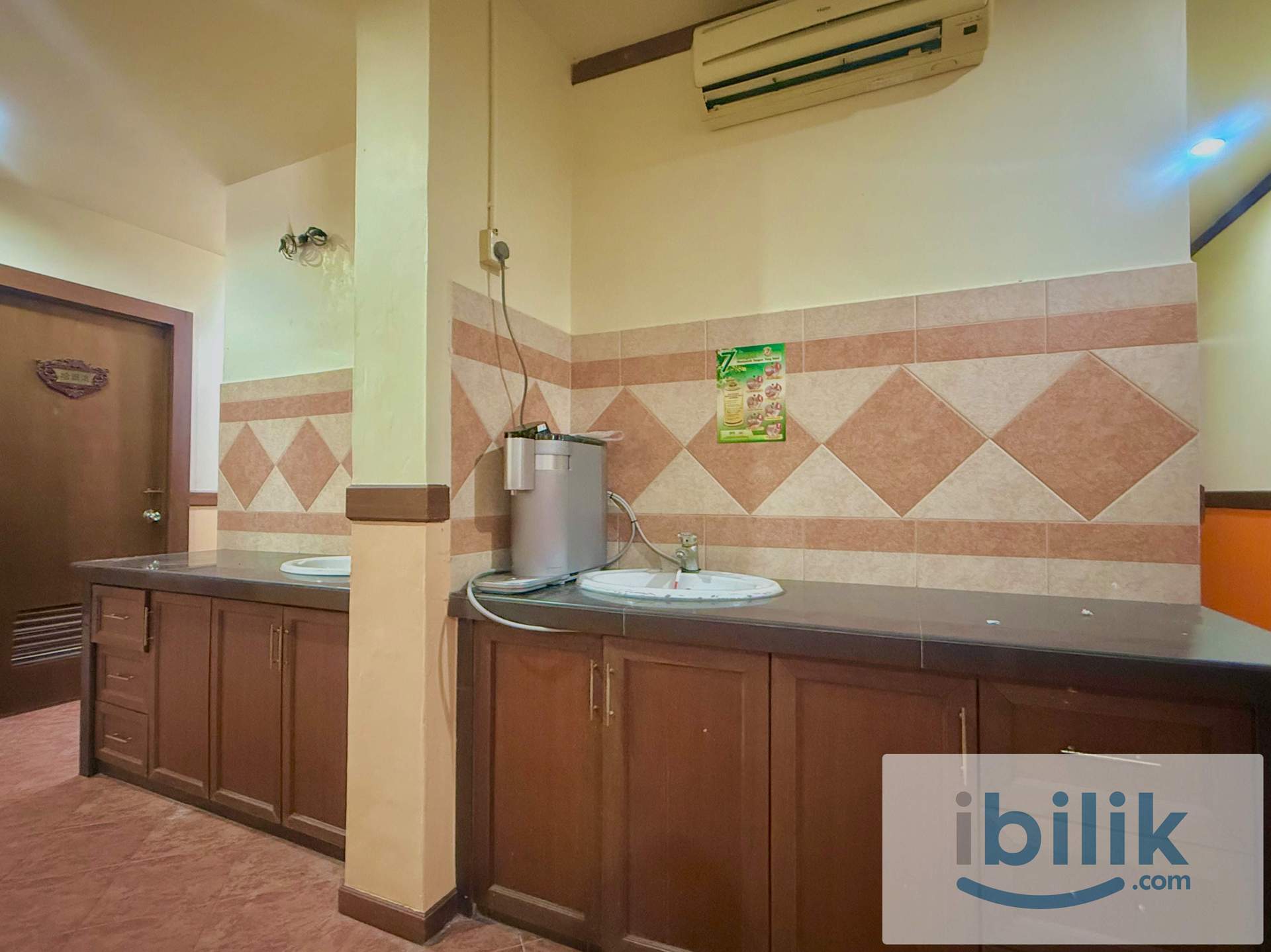 Middle private room for rent in Raja Uda - Image 3