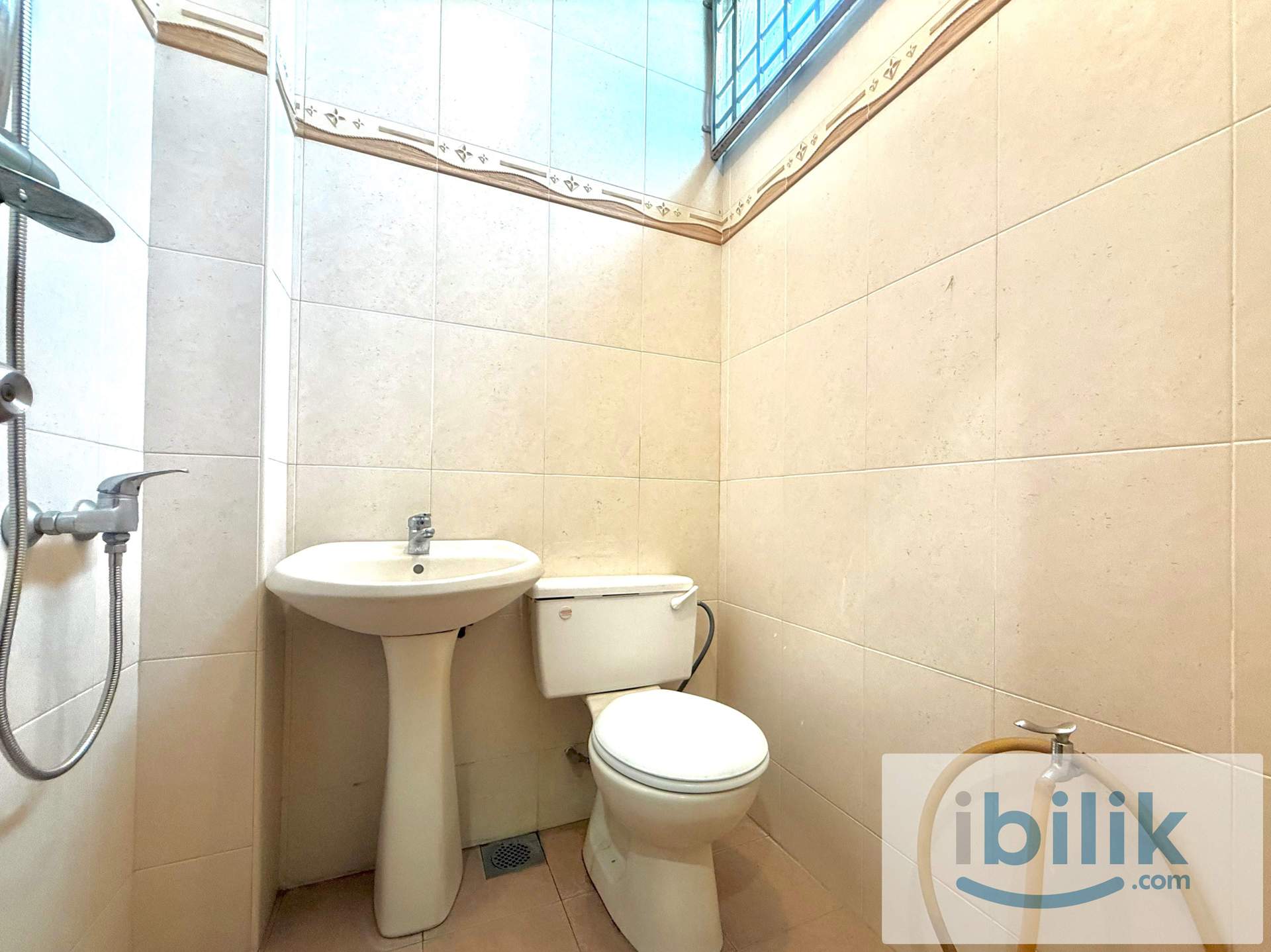 Middle private room for rent in Raja Uda - Image 5