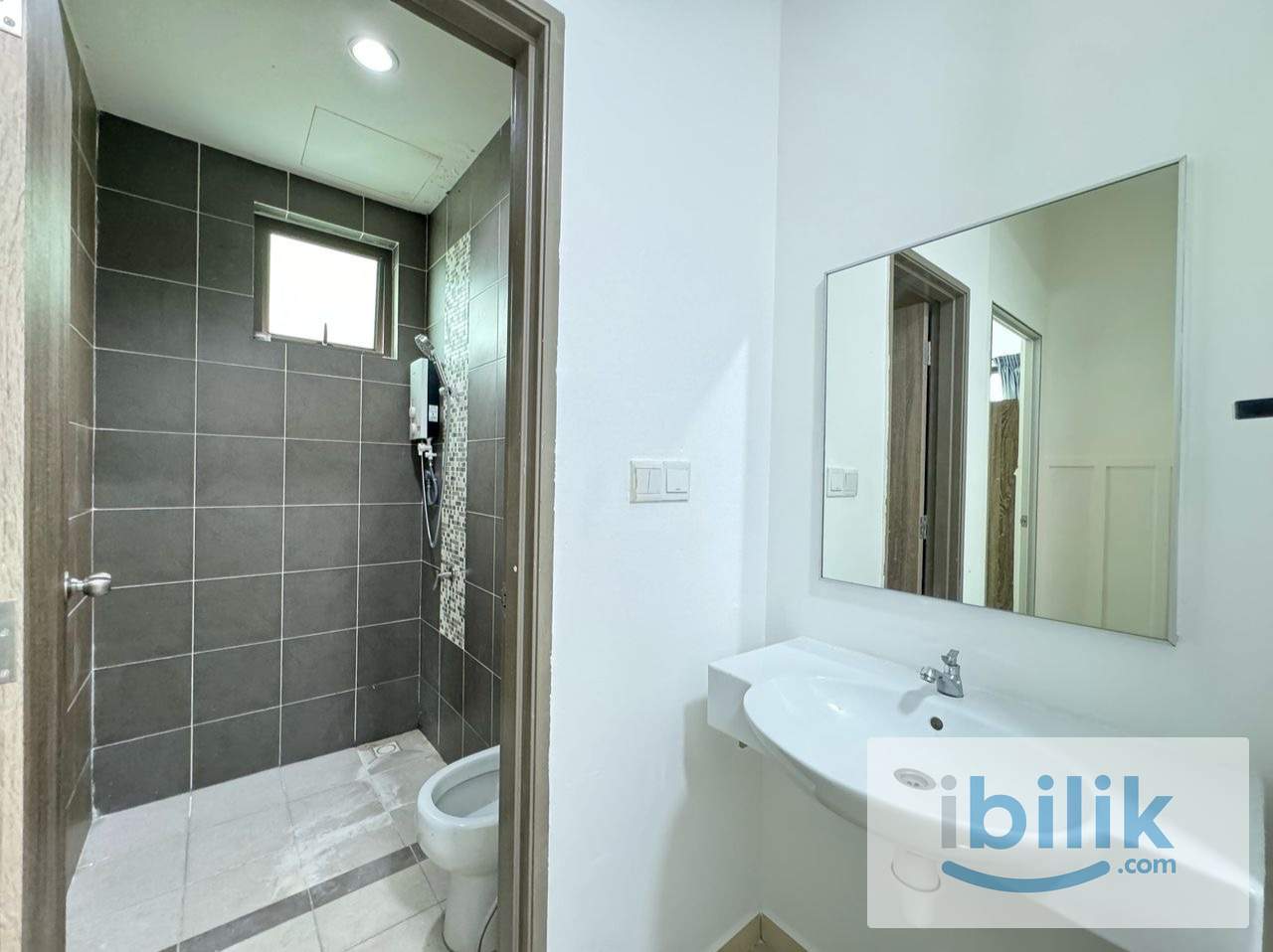 Balcony Room | Middle Room | Bayan Lepas - Image 4