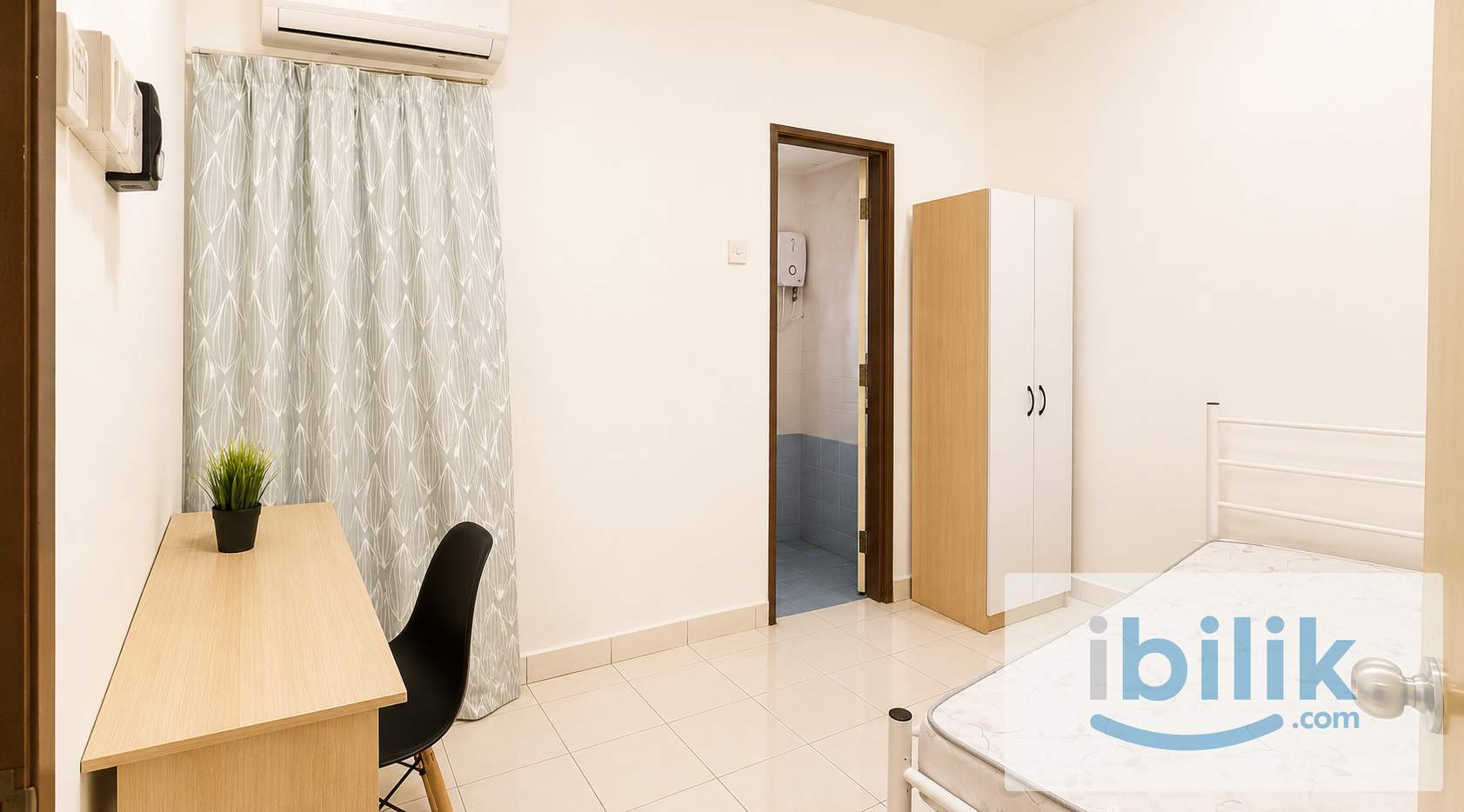 Cozy Small Room - Image 1