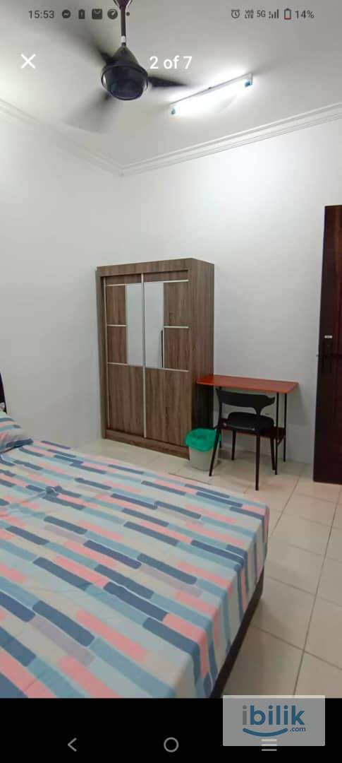 Middle Room at Residensi Laguna, Bandar Sunway - Image 1