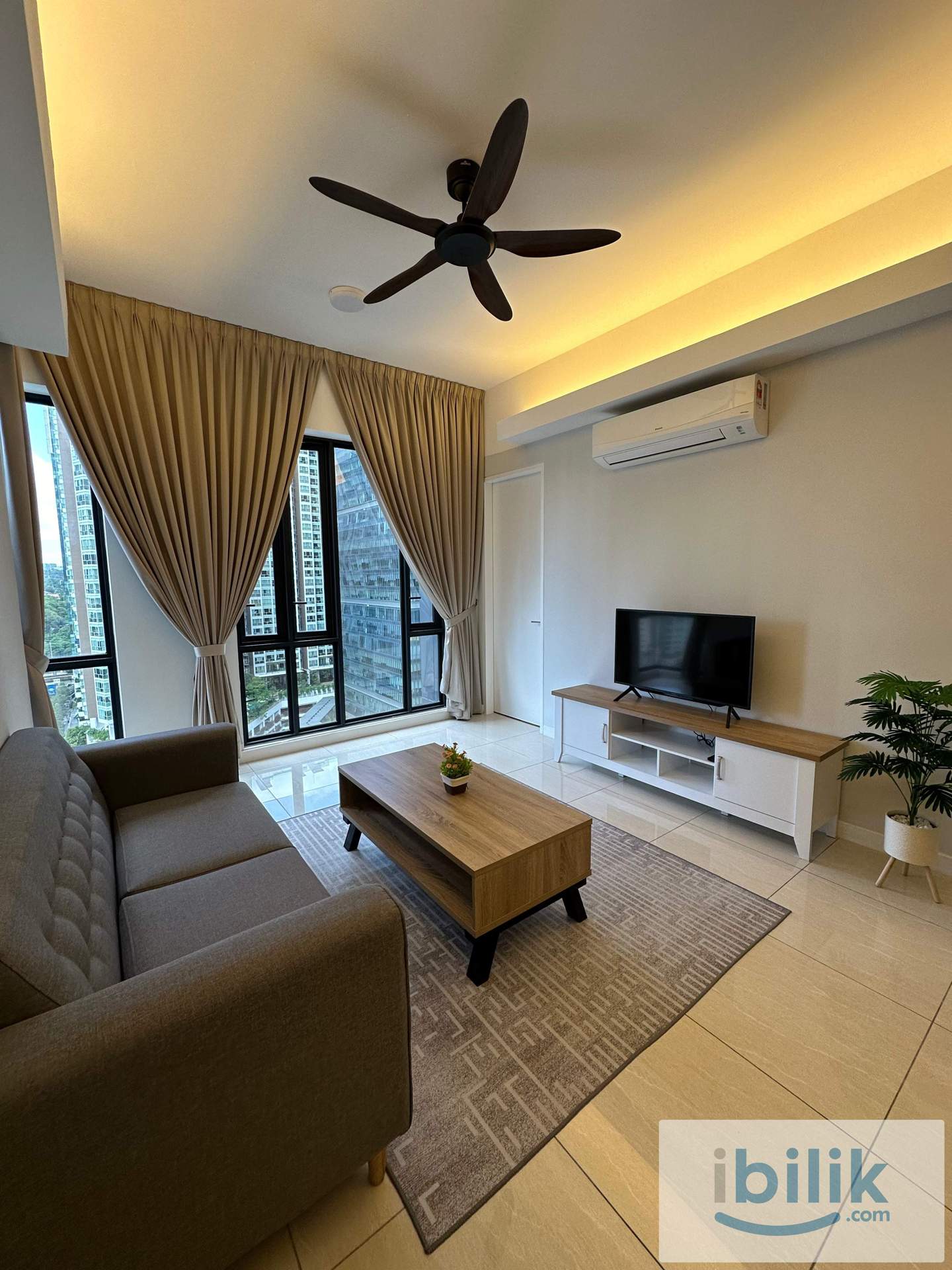 Master bedroom at Sentral Suite - Image 3