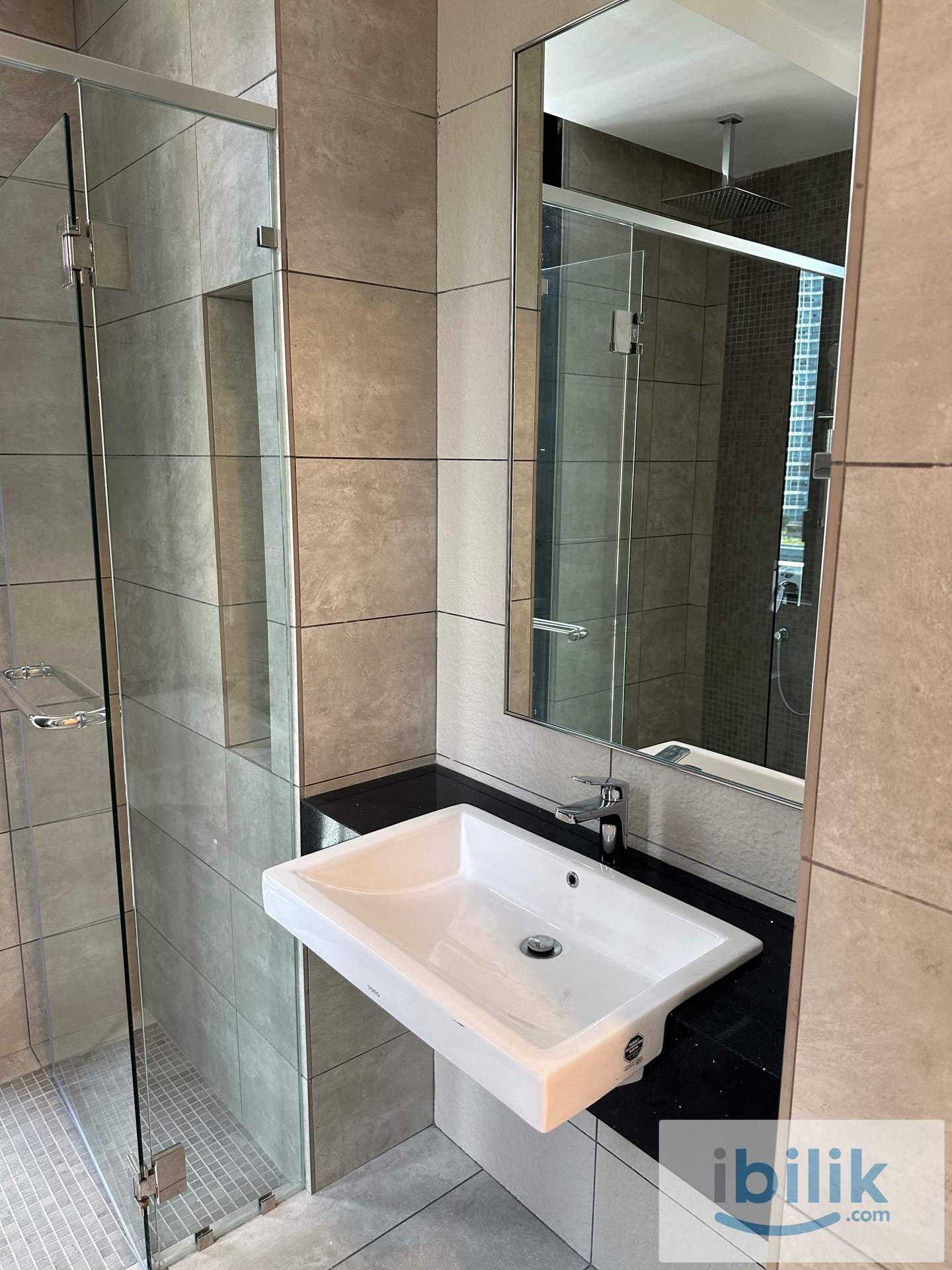 Master bedroom at Sentral Suite - Image 6