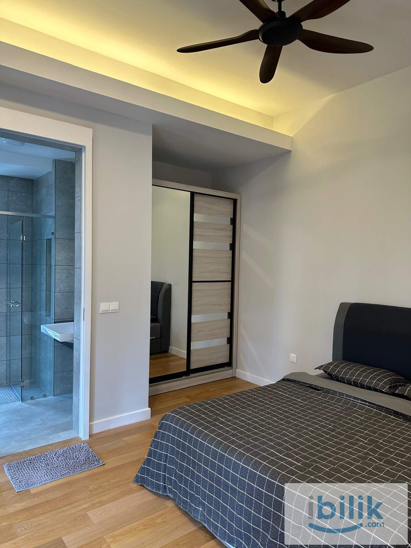 Master room for rent at Sentral suite, KL sentral  - Image 10