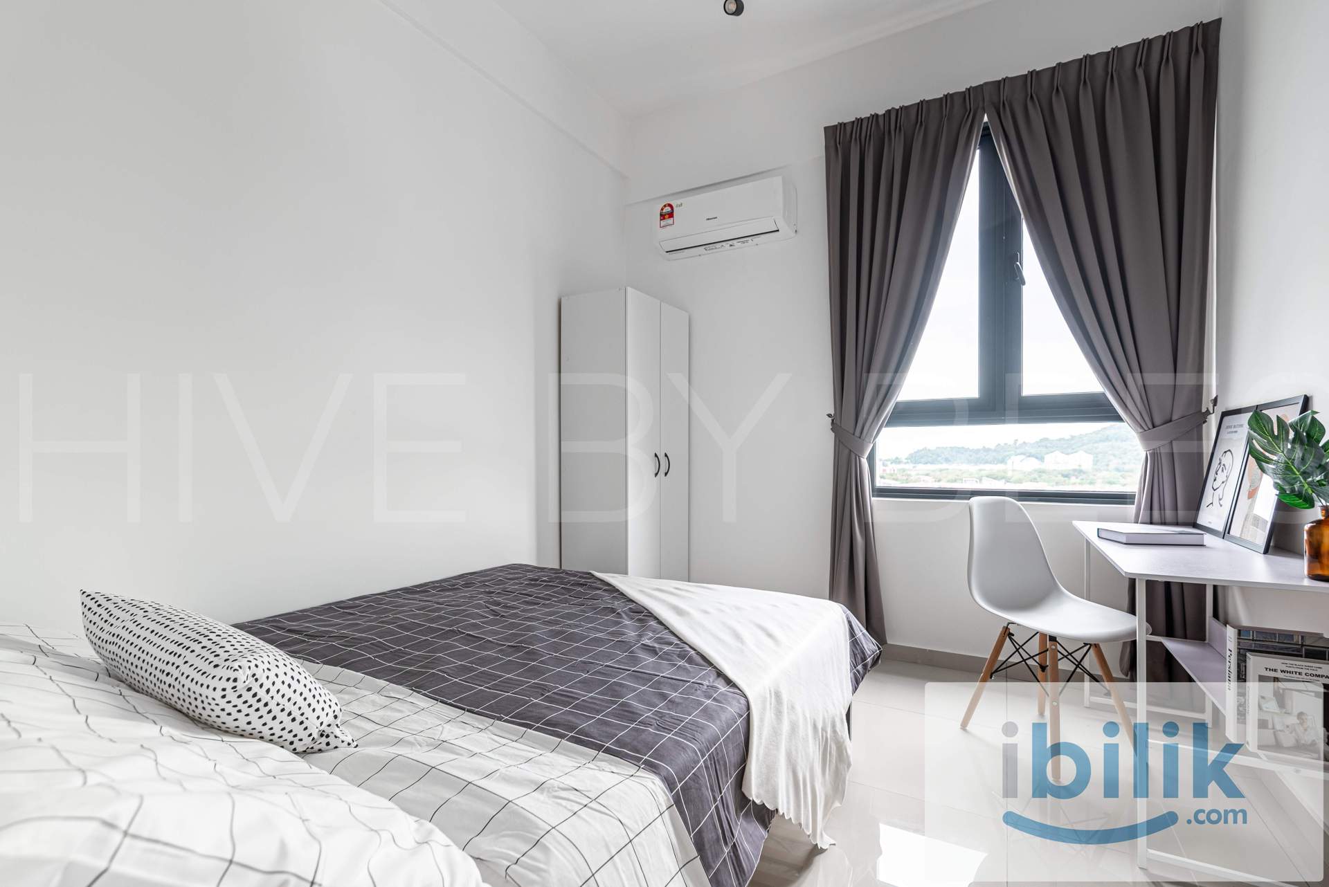 *Male unit*Deluxe room for rent at Golden Triangle 2 - Image 1