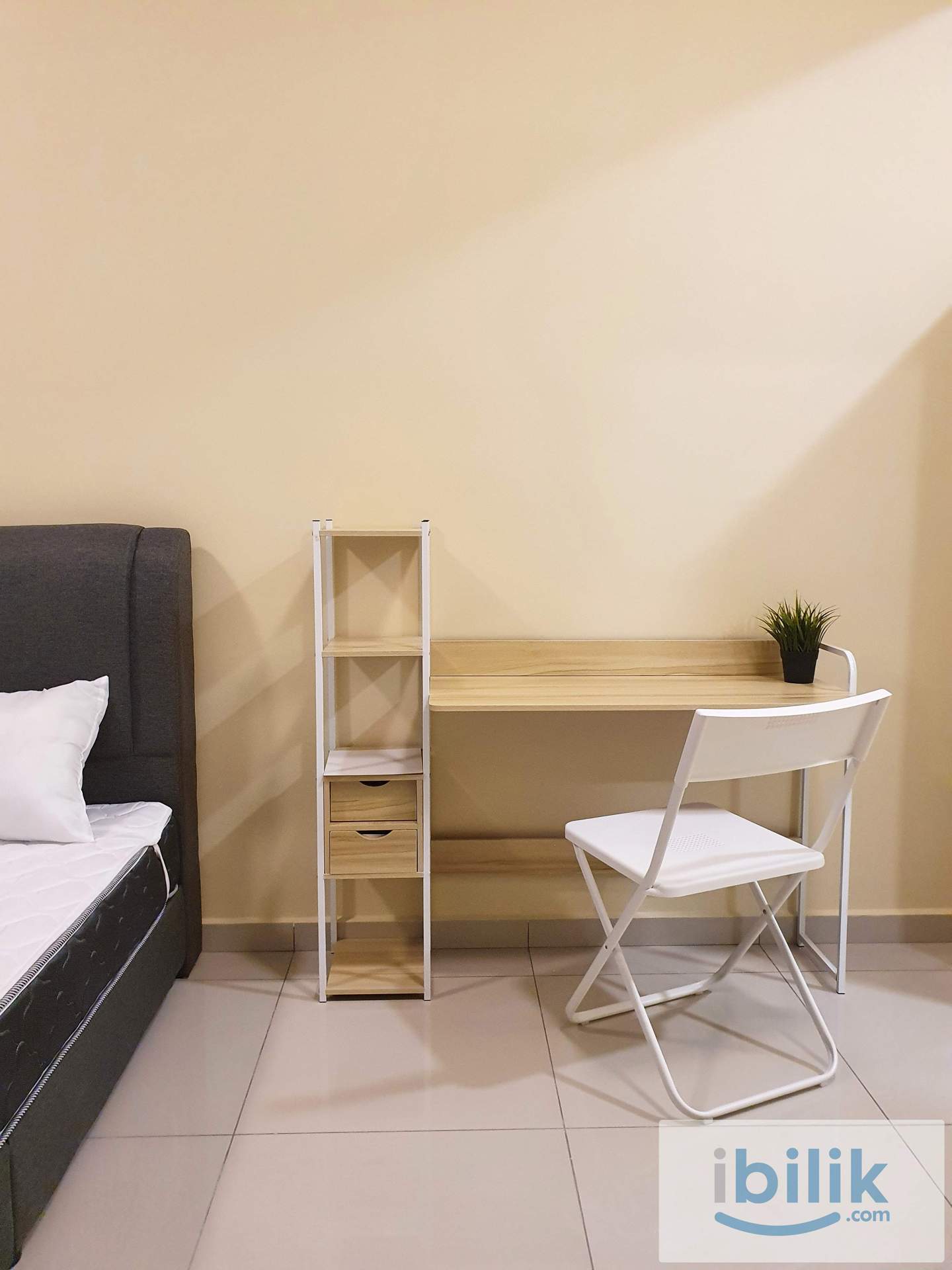 *Female unit*MASTER ROOM QUEEN BED ENSUITE for rent at Golden Triangle 2 - Image 3
