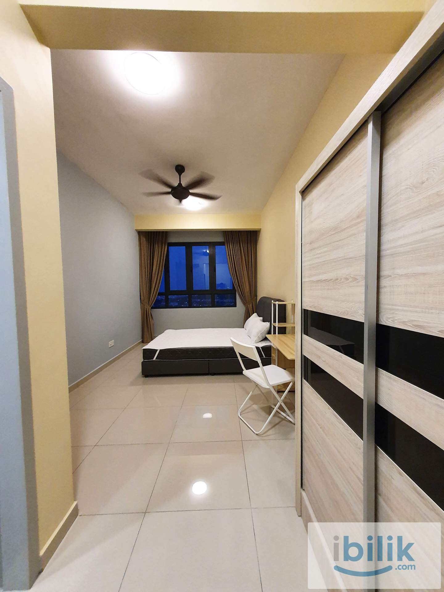 *Female unit*MASTER ROOM QUEEN BED ENSUITE for rent at Golden Triangle 2 - Image 4