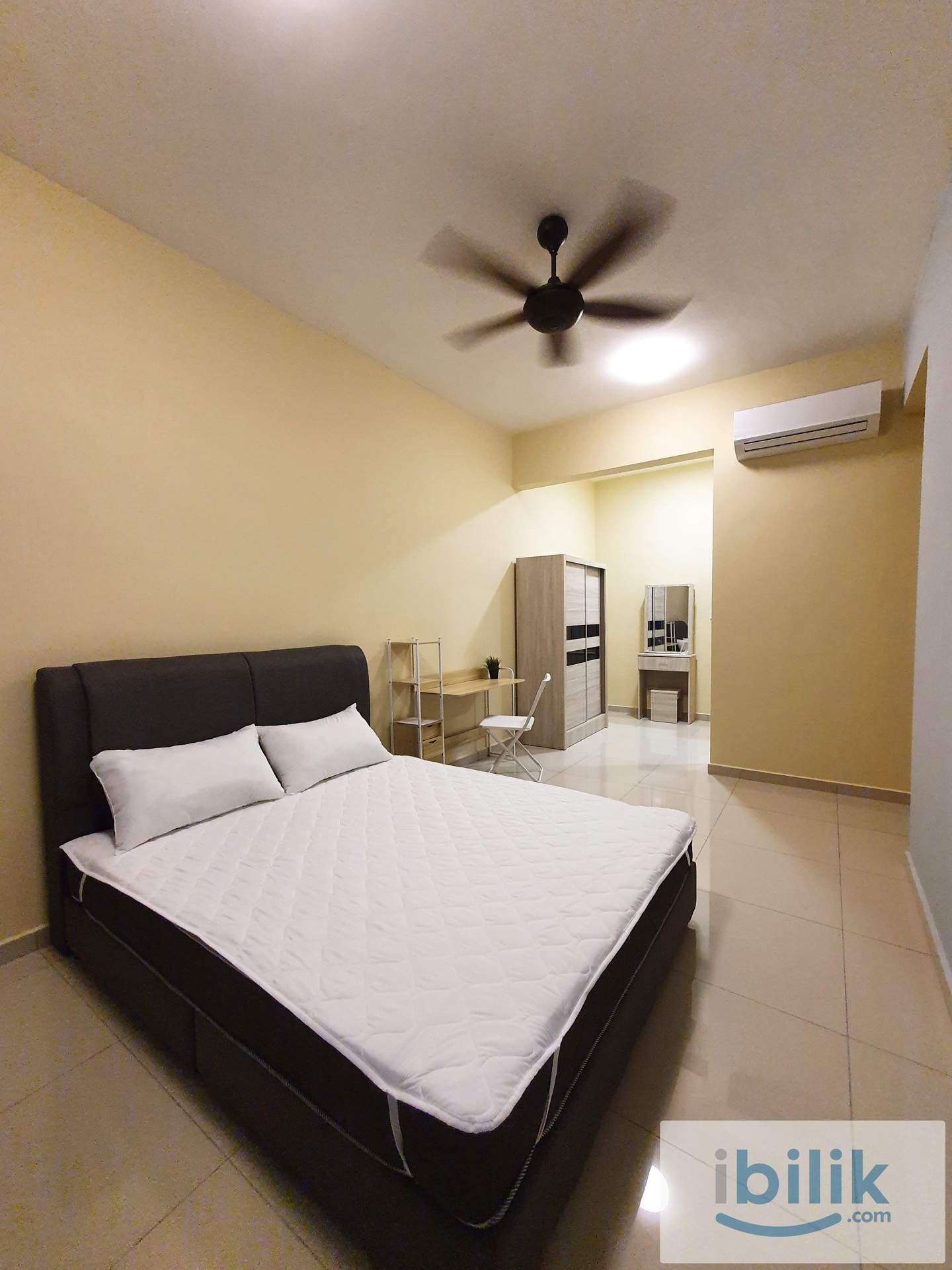 *Female unit*MASTER ROOM QUEEN BED ENSUITE for rent at Golden Triangle 2 - Image 1