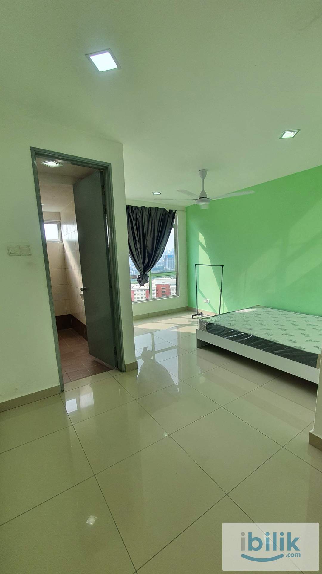 Master bedroom at Suasana Lumayan Condo - Image 1