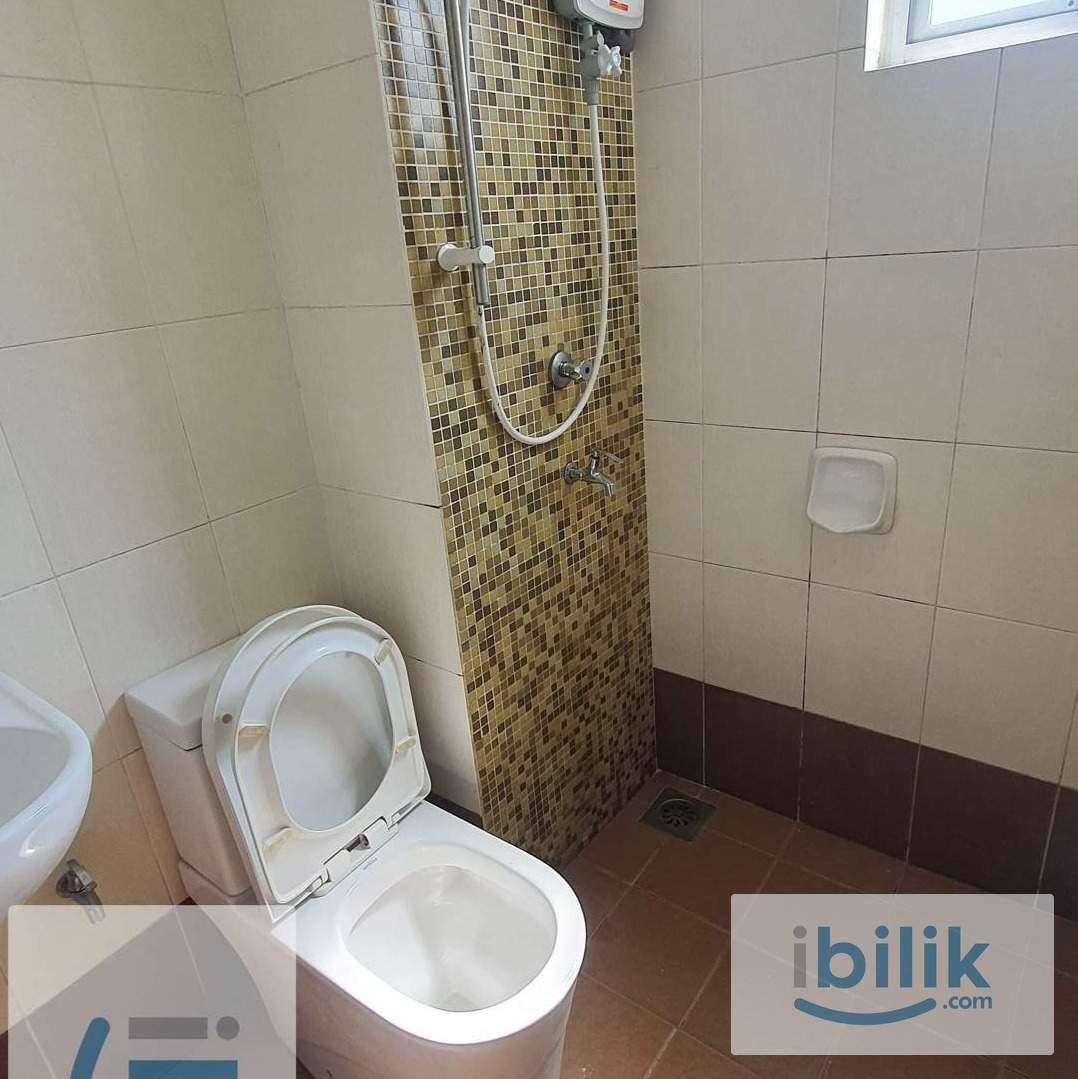 Middle Room | Utilities+WiFi+Cleaning Included | Near HUKM & Sunway Velocity - Image 4