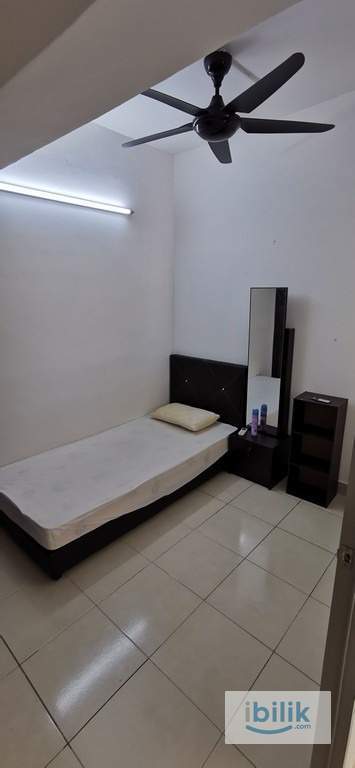 Middle Room - Image 2