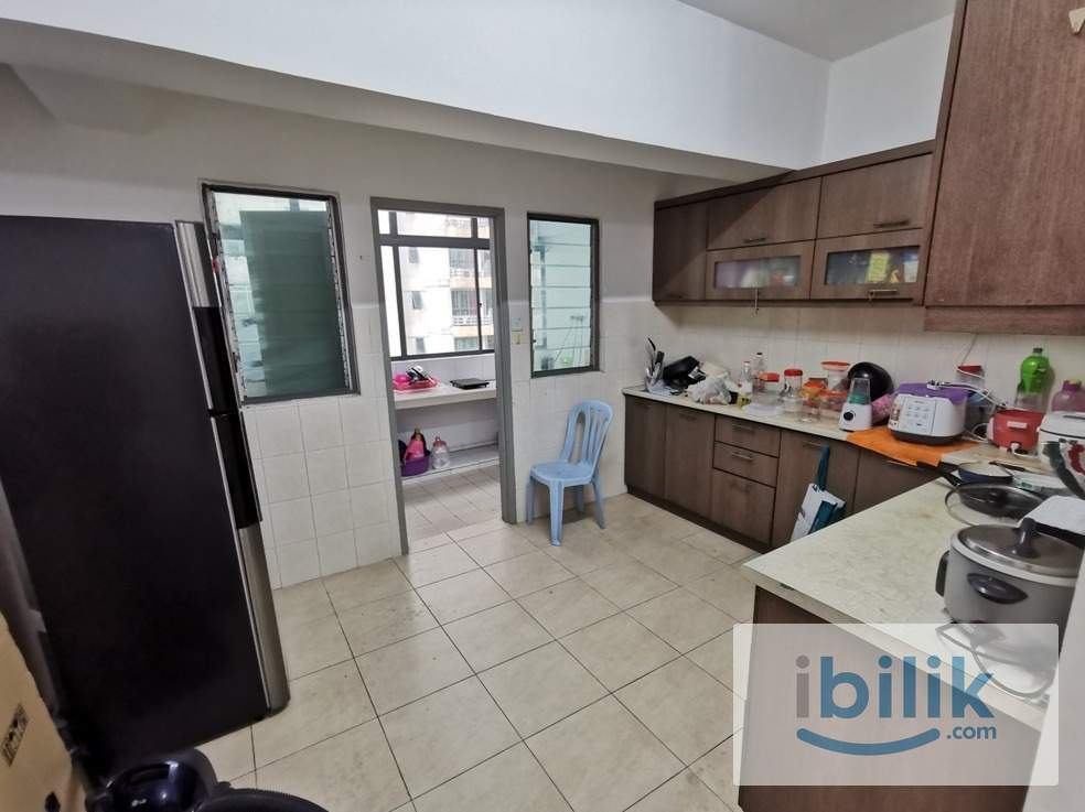Middle Room - Image 6