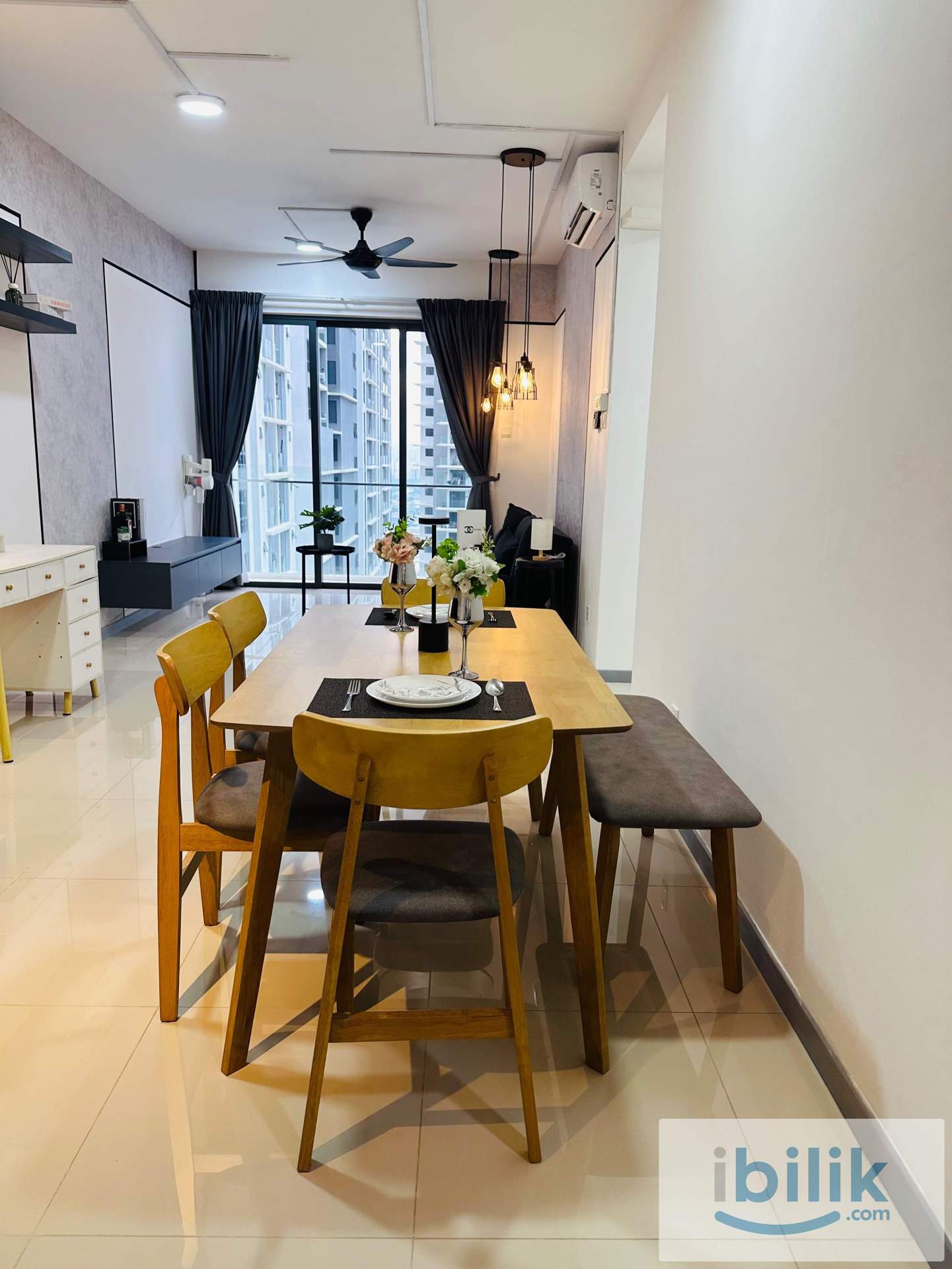 Fully furnished 958sqft 3R2B in KL with mall downstairs - Image 1
