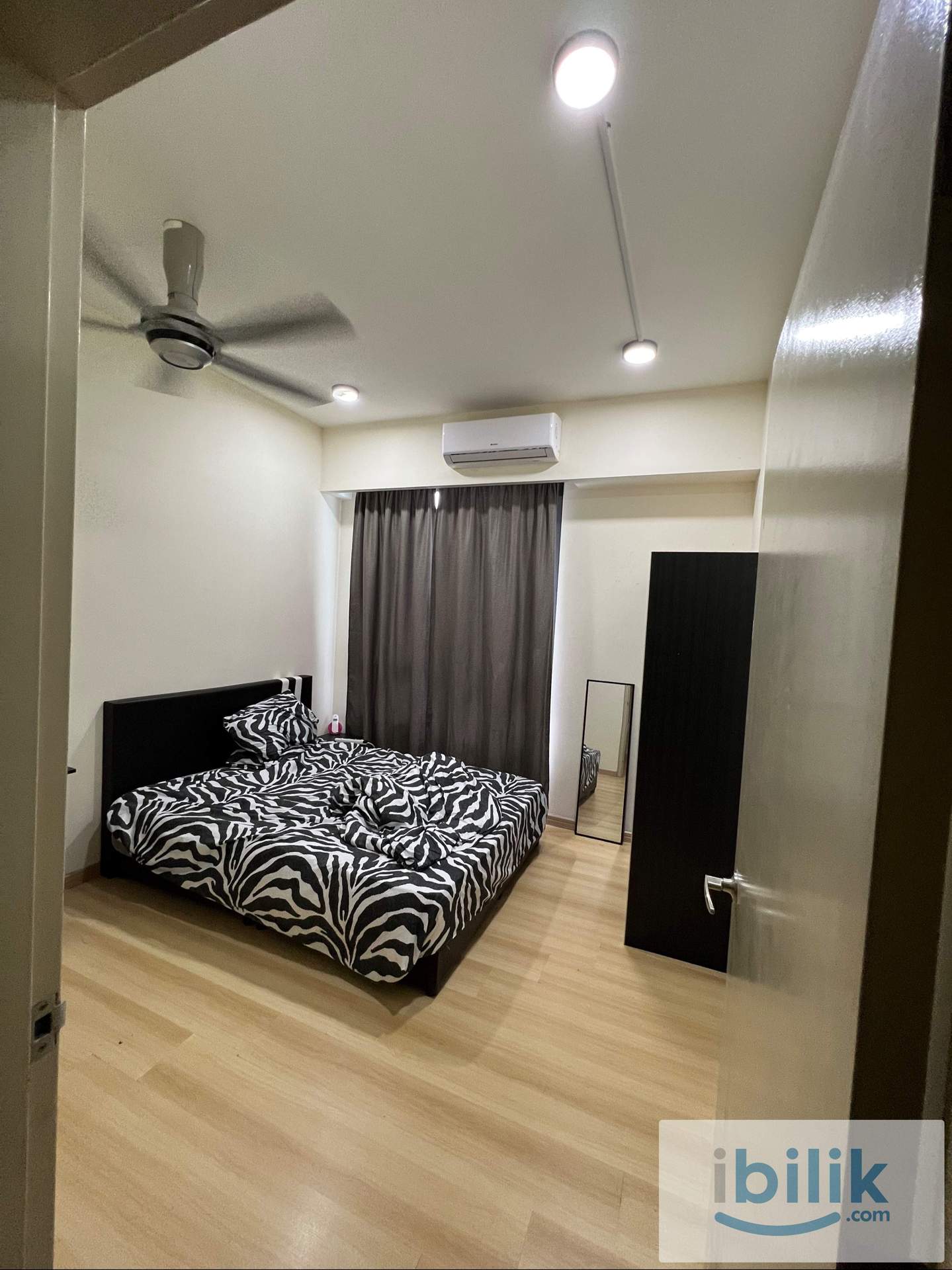 Medium Room - Image 1