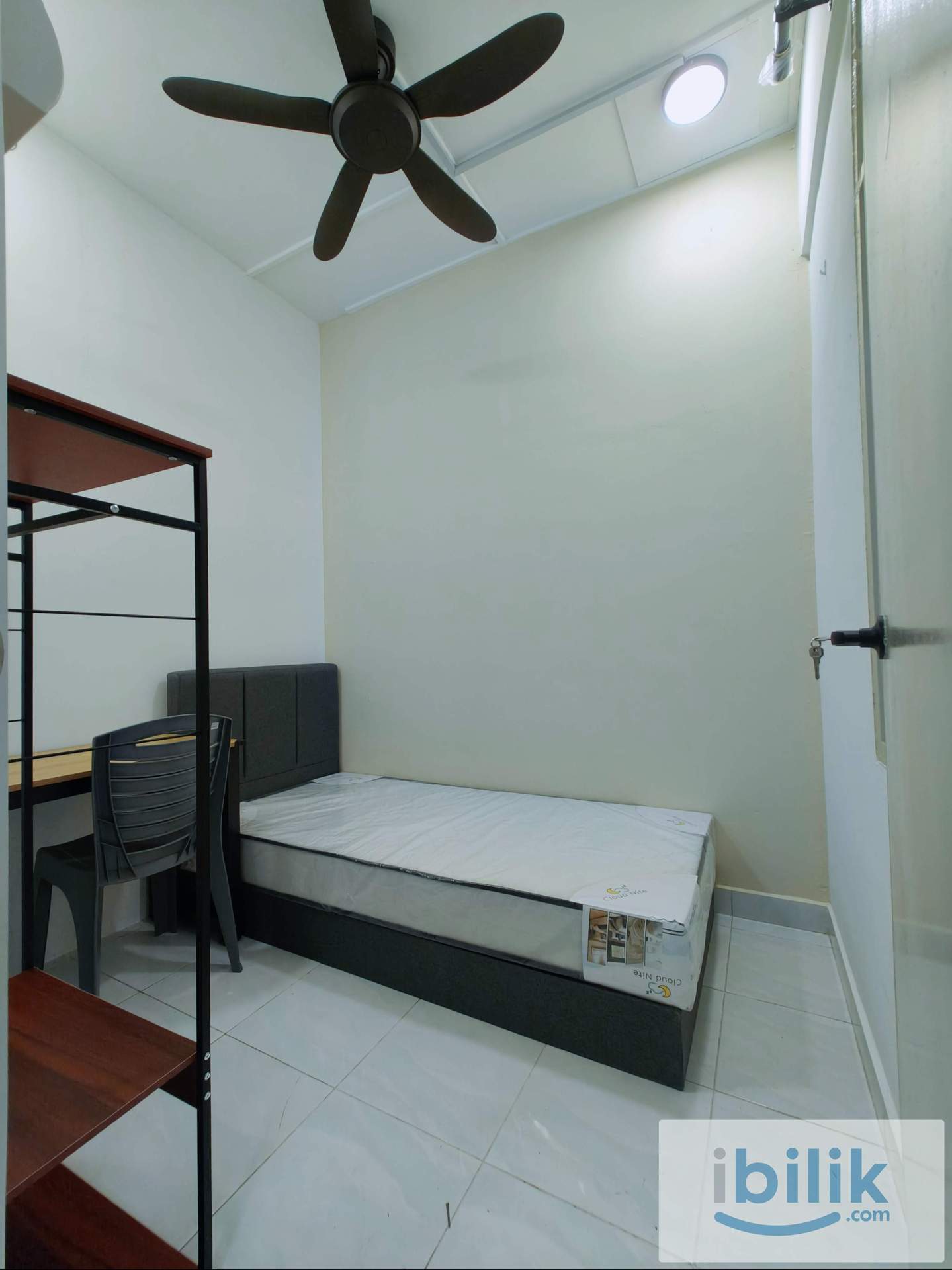 Small room 500m to LRT Bangsar 300m to Bangsar Village - Image 1