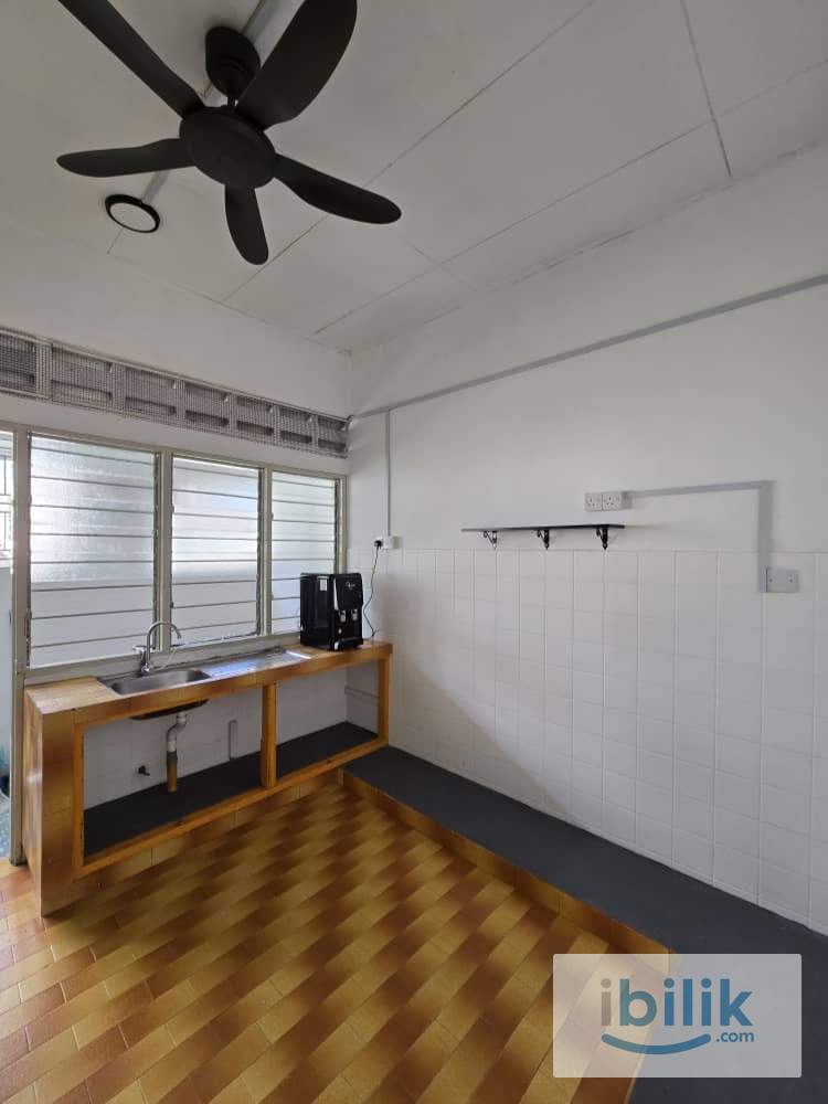 Small room 500m to LRT Bangsar 300m to Bangsar Village - Image 9