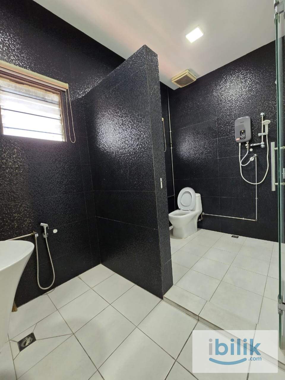 Queen bed room 5 min walk to LRT Kelana Jaya - Image 2