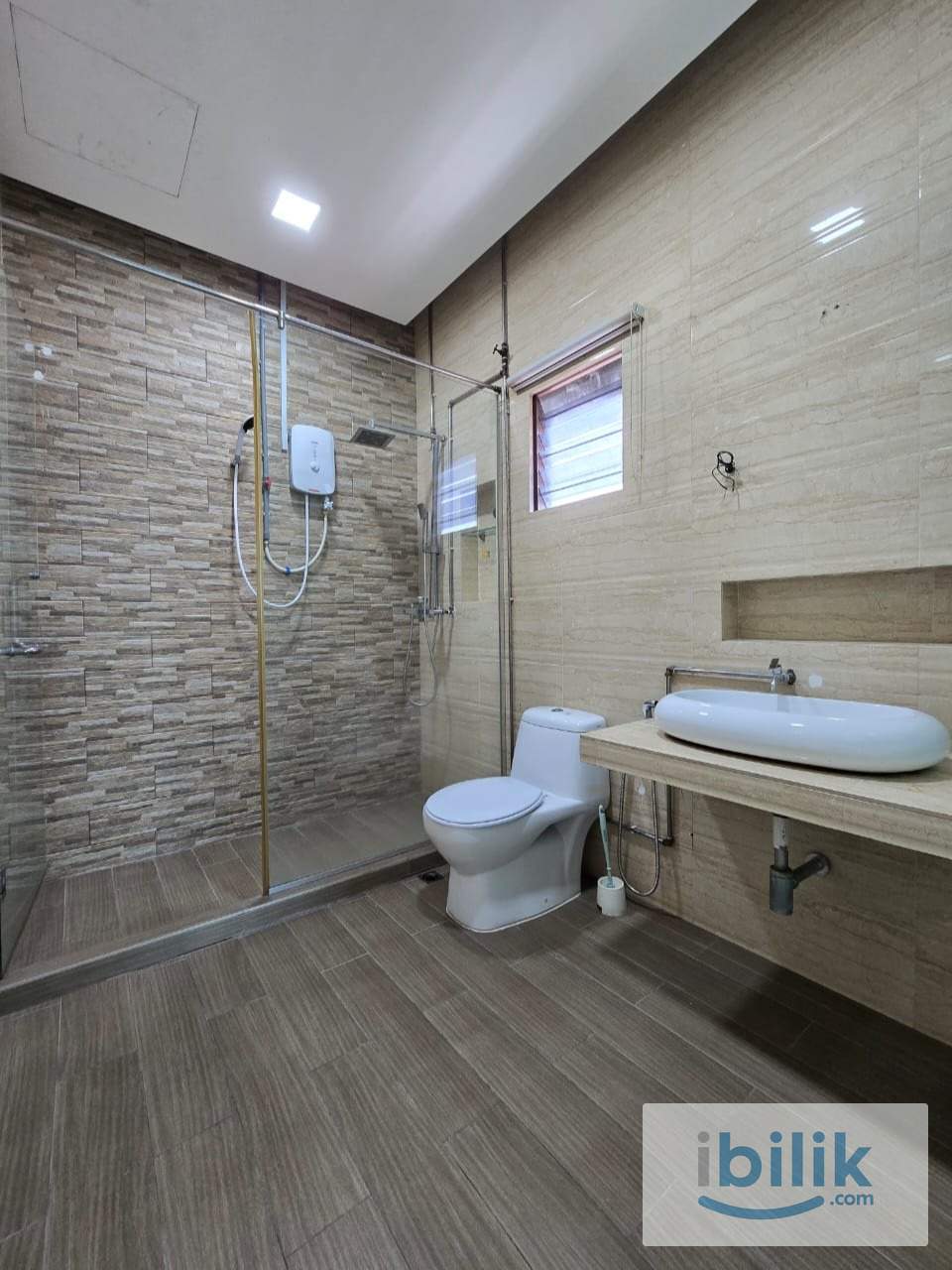 Queen bed room 5 min walk to LRT Kelana Jaya - Image 3