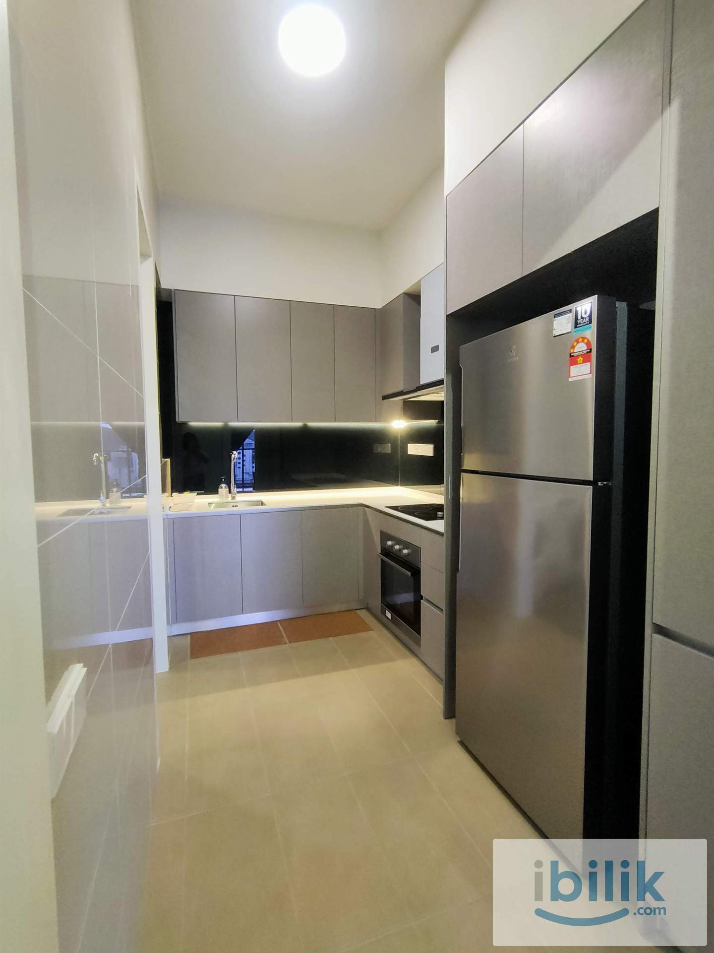 Medium room private balcony fully furnished - Image 5