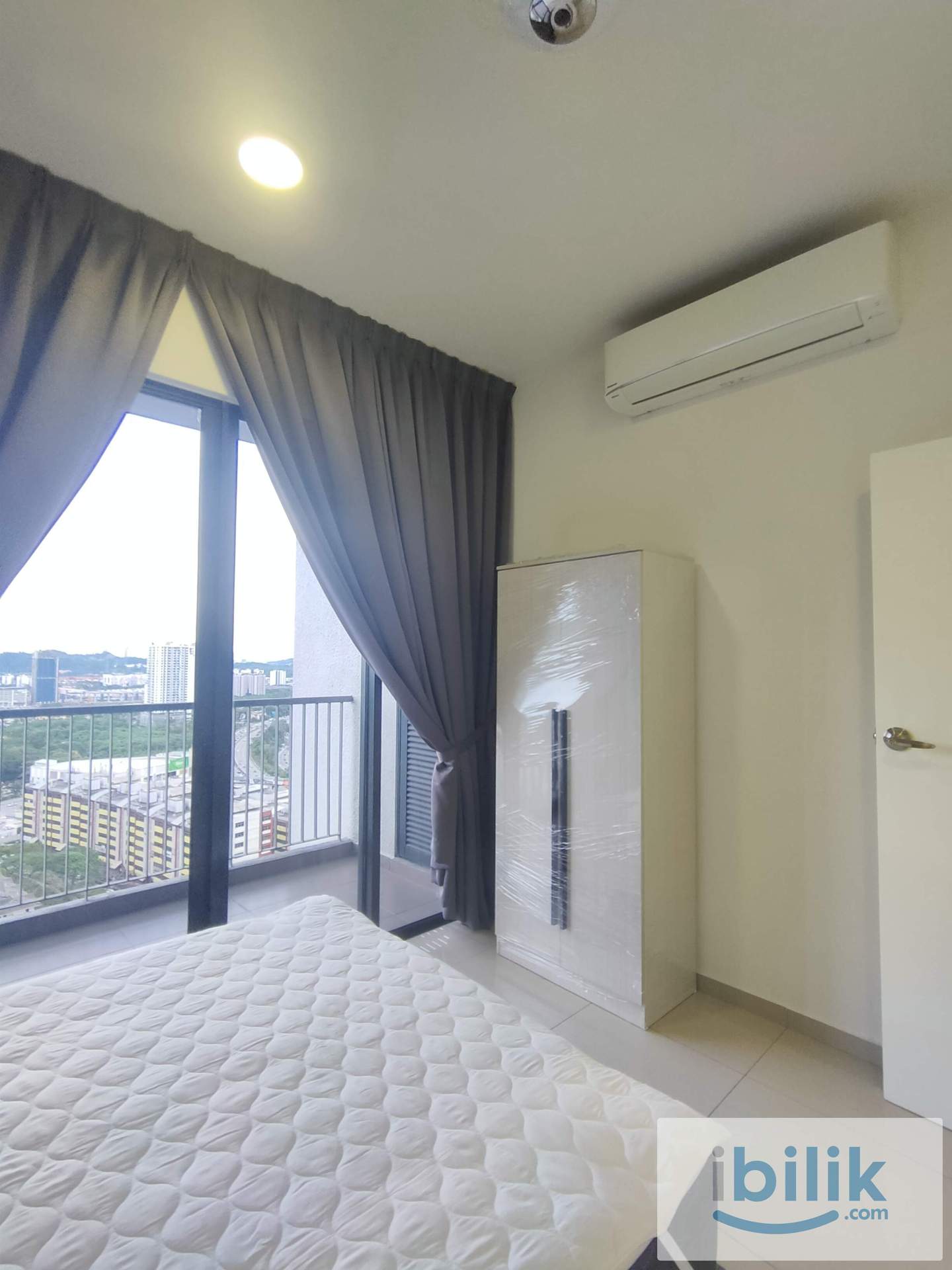 Medium room private balcony fully furnished - Image 1