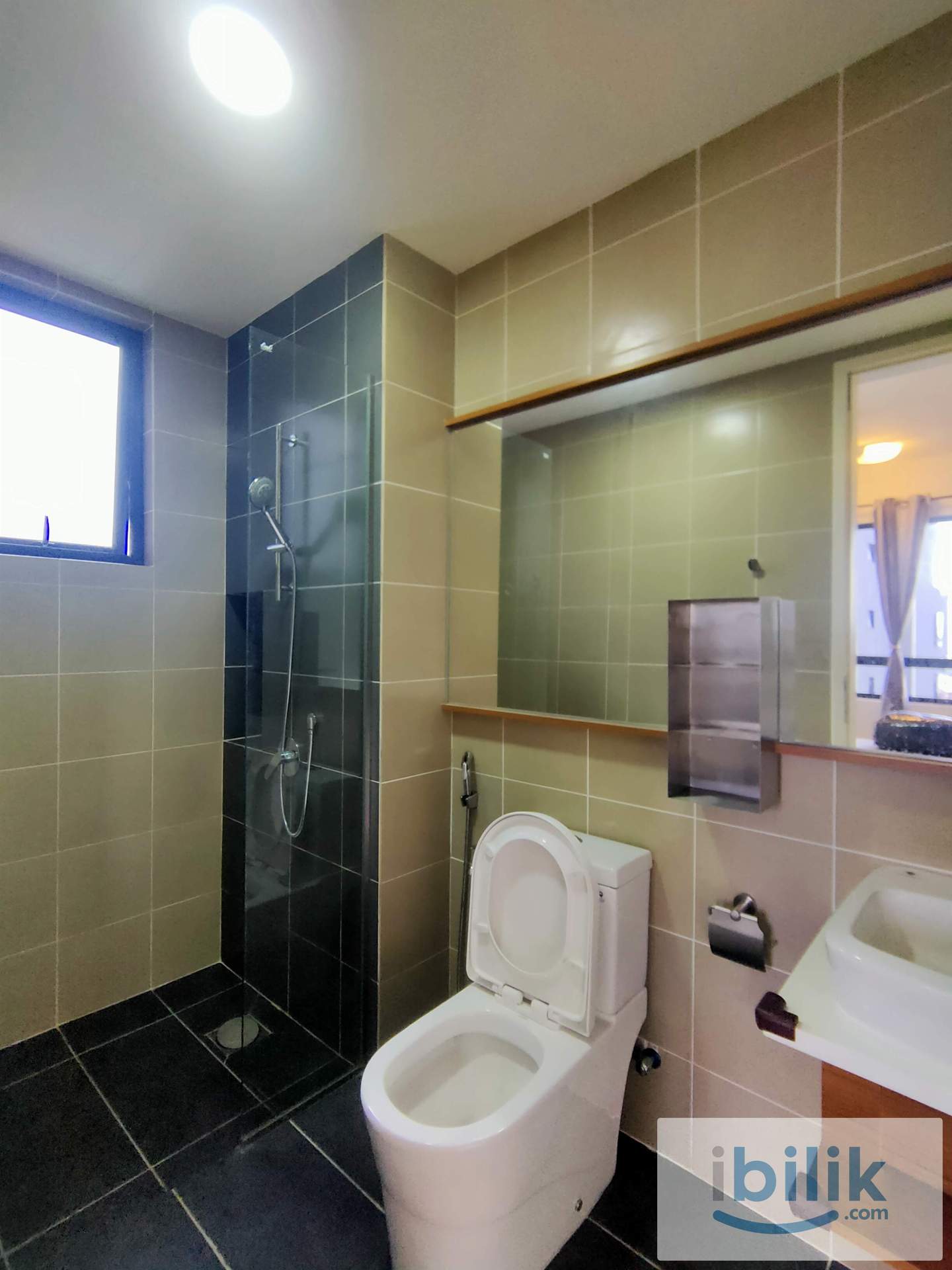 Single room with aircon free internet - Image 3