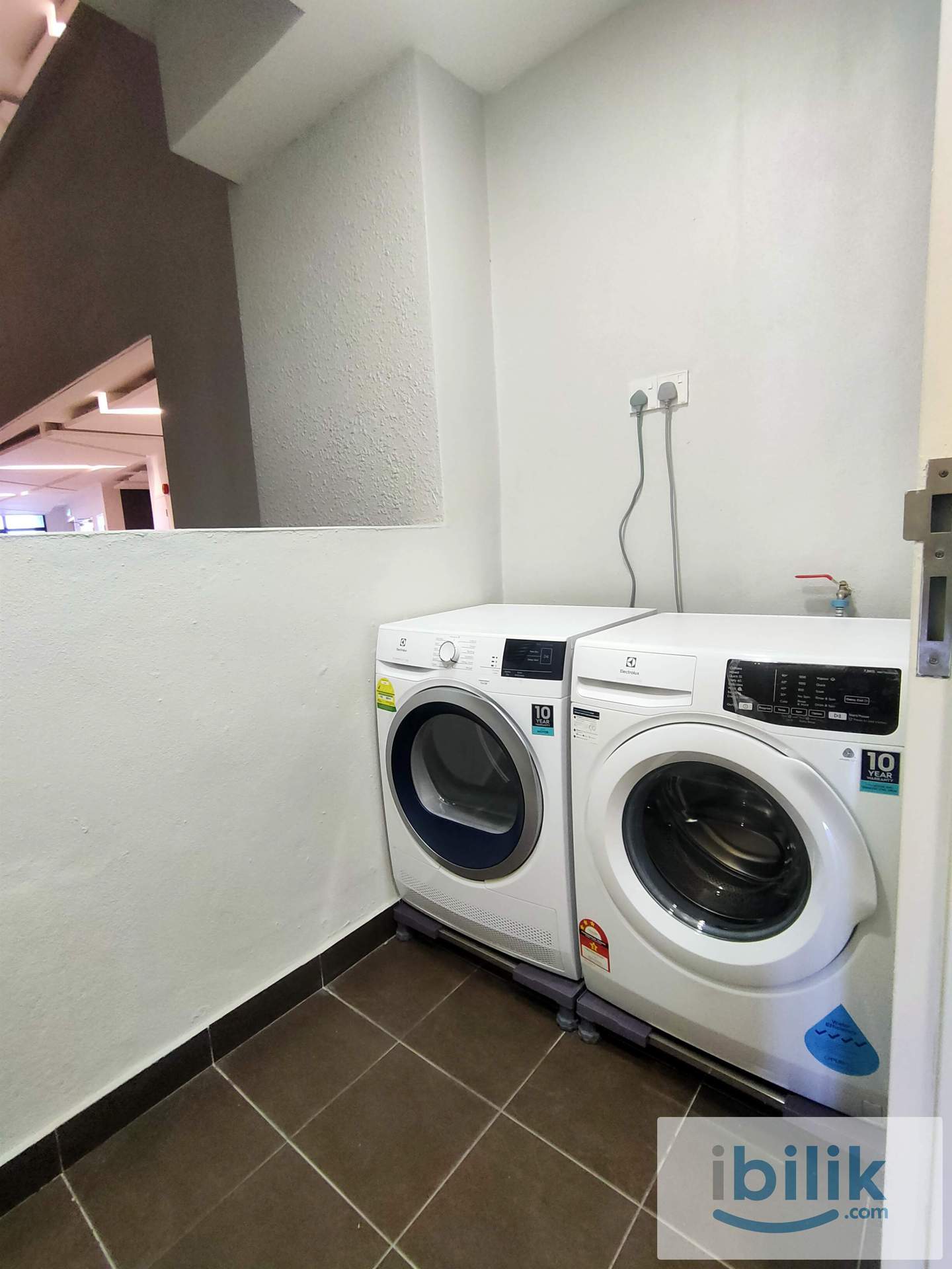 Single room with aircon free internet - Image 5